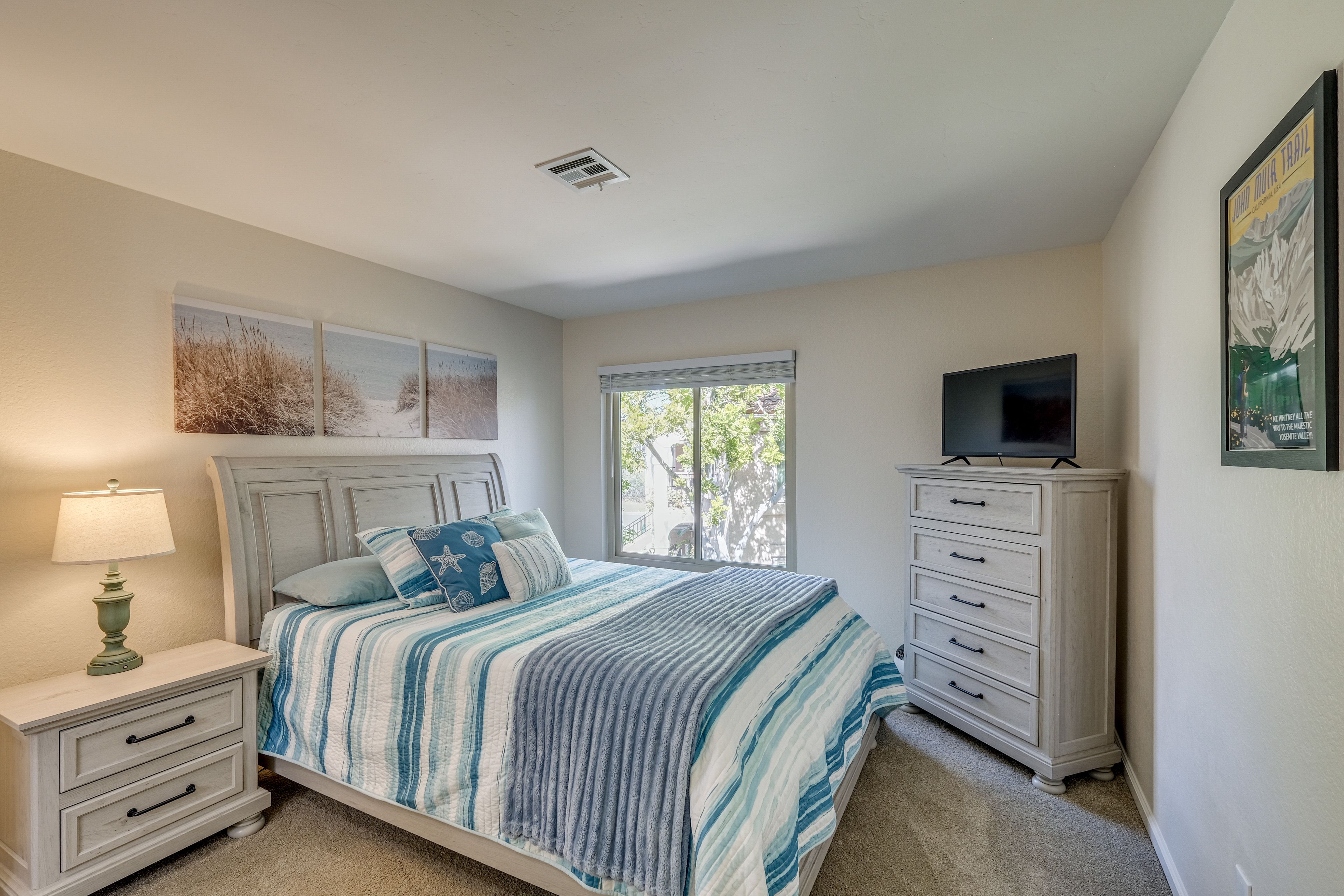 Bedroom 1 | Queen Bed