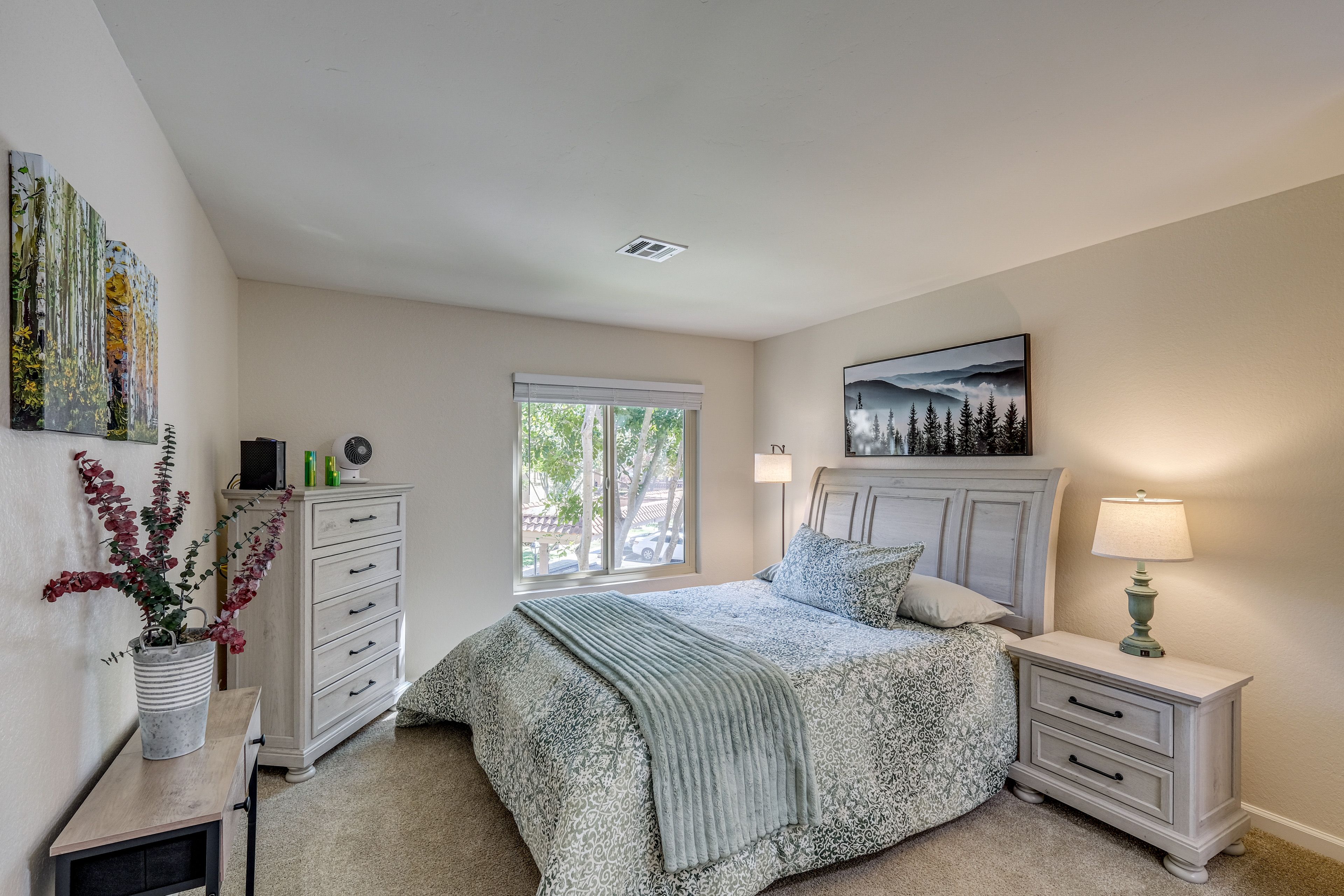 Bedroom 2 | Queen Bed