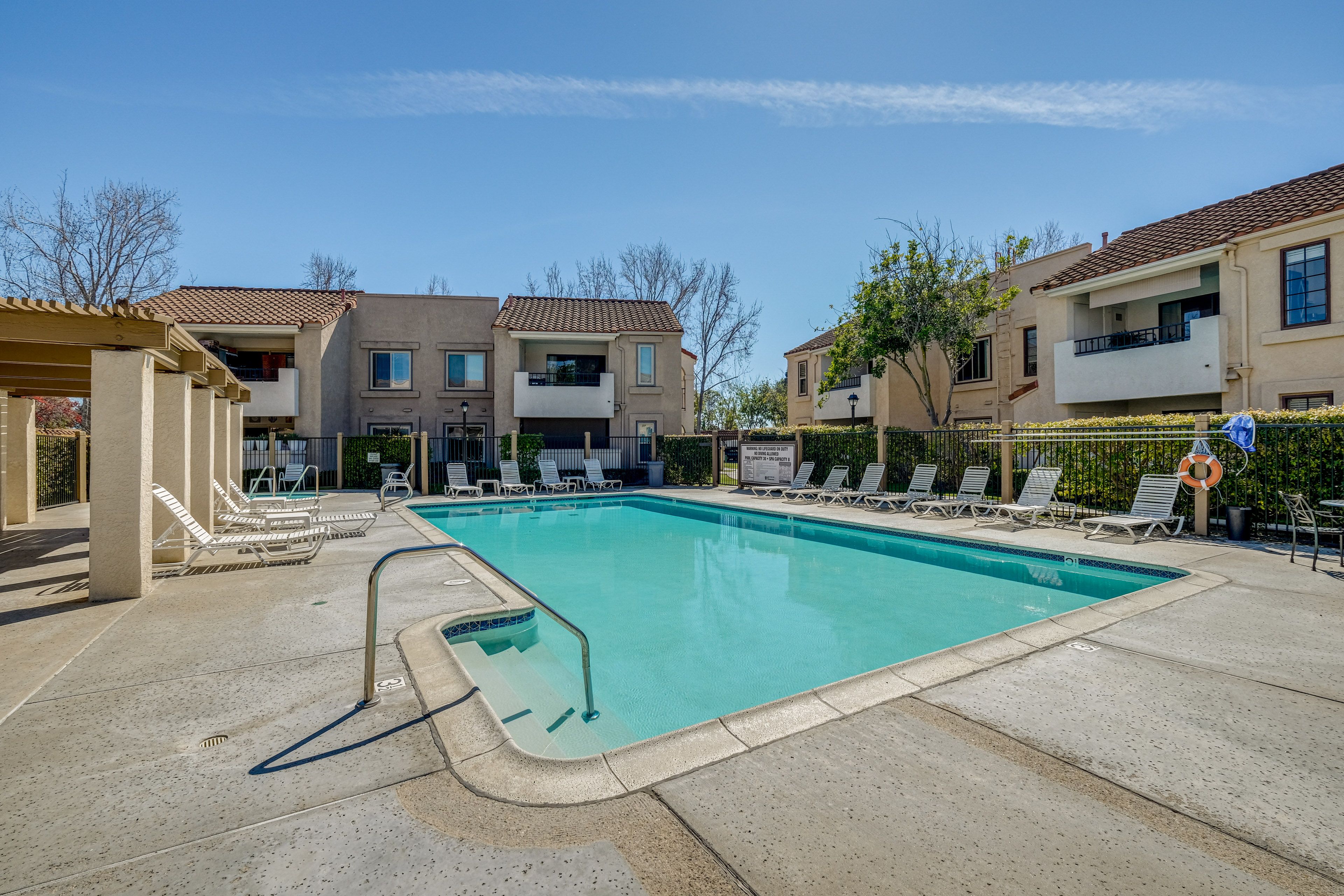 Community Amenities | Outdoor Pool