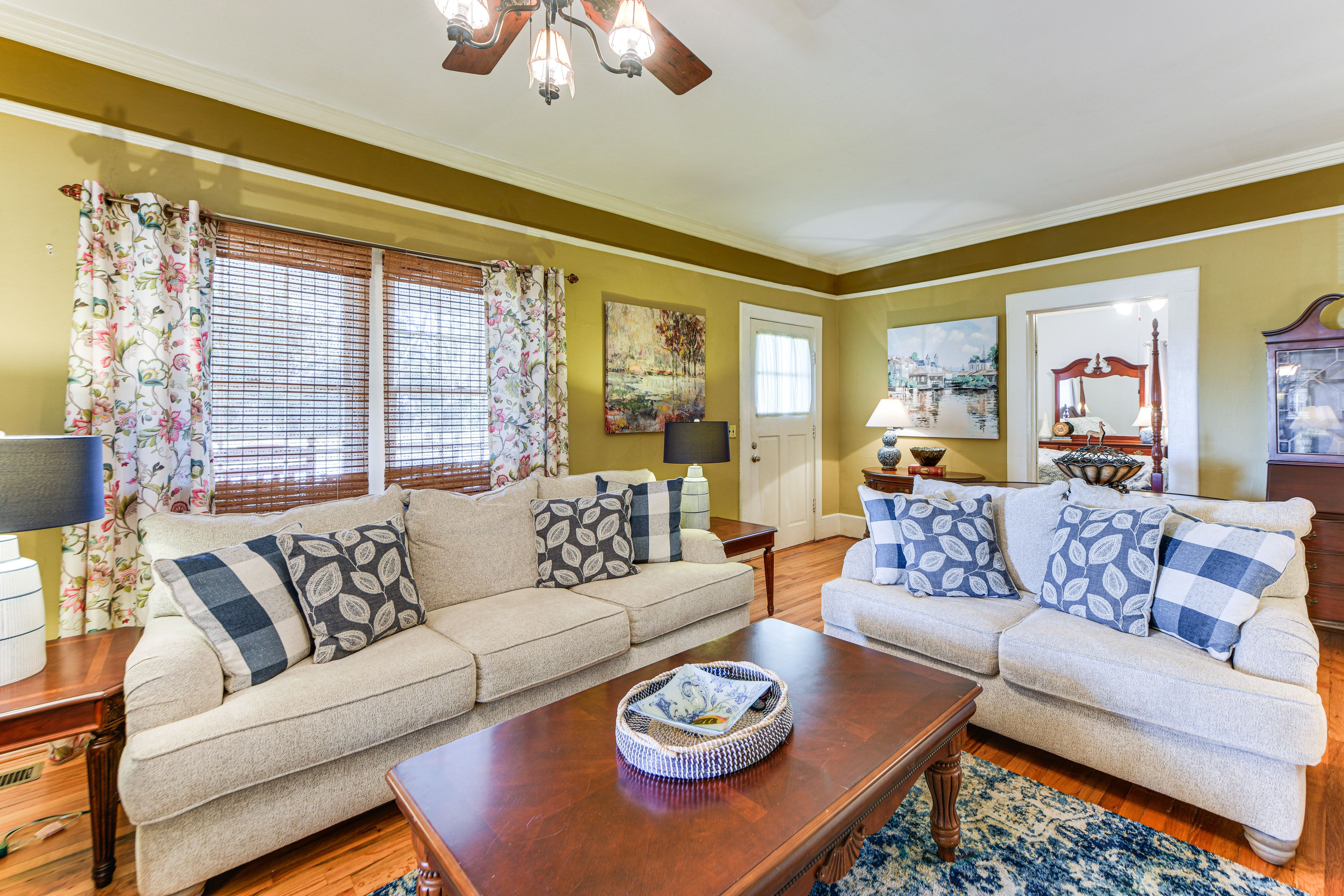 Living Room | Free WiFi | Smart TV | Central A/C