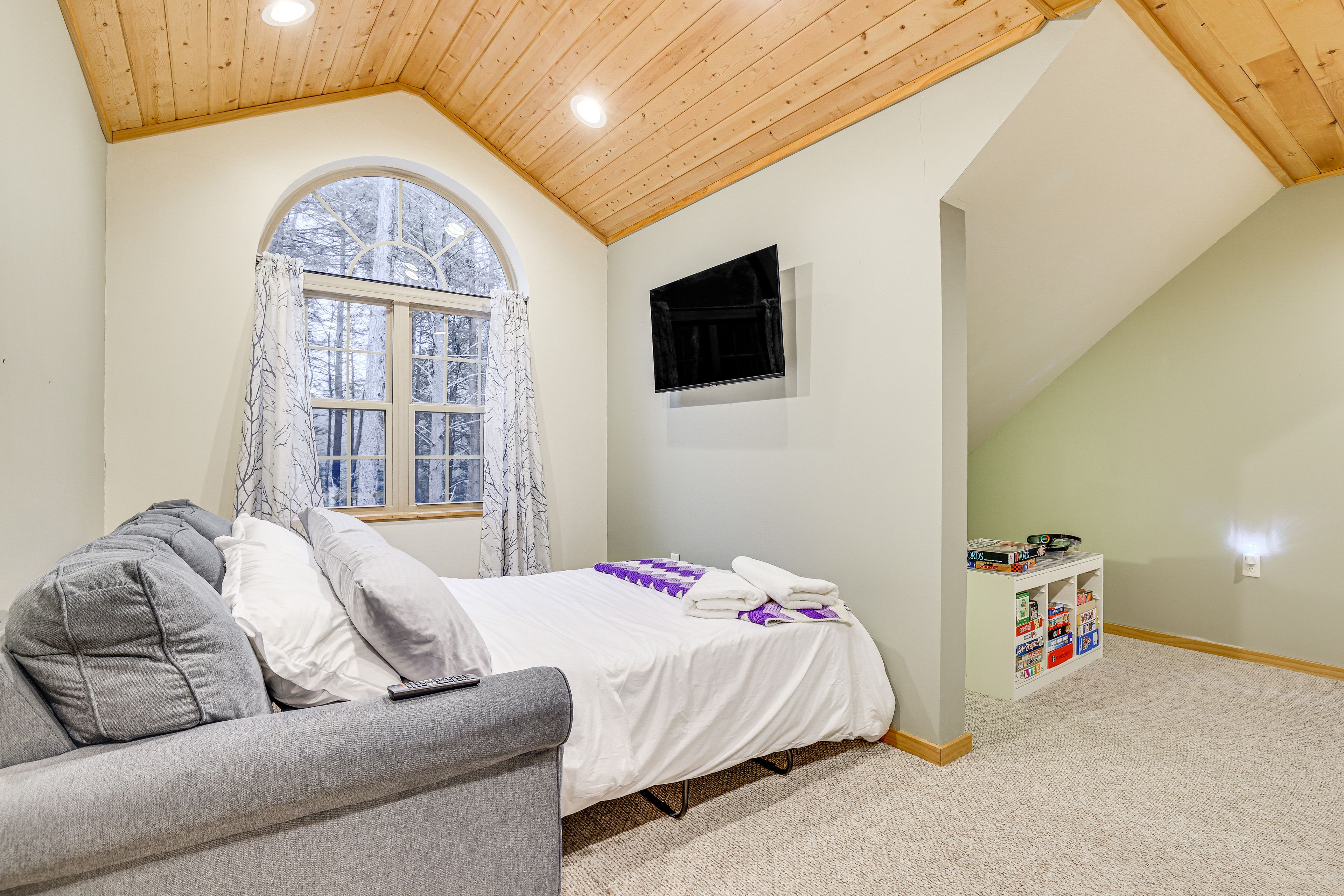 Bedroom 4 | 1 Queen Sleeper Sofa | Upper Floor