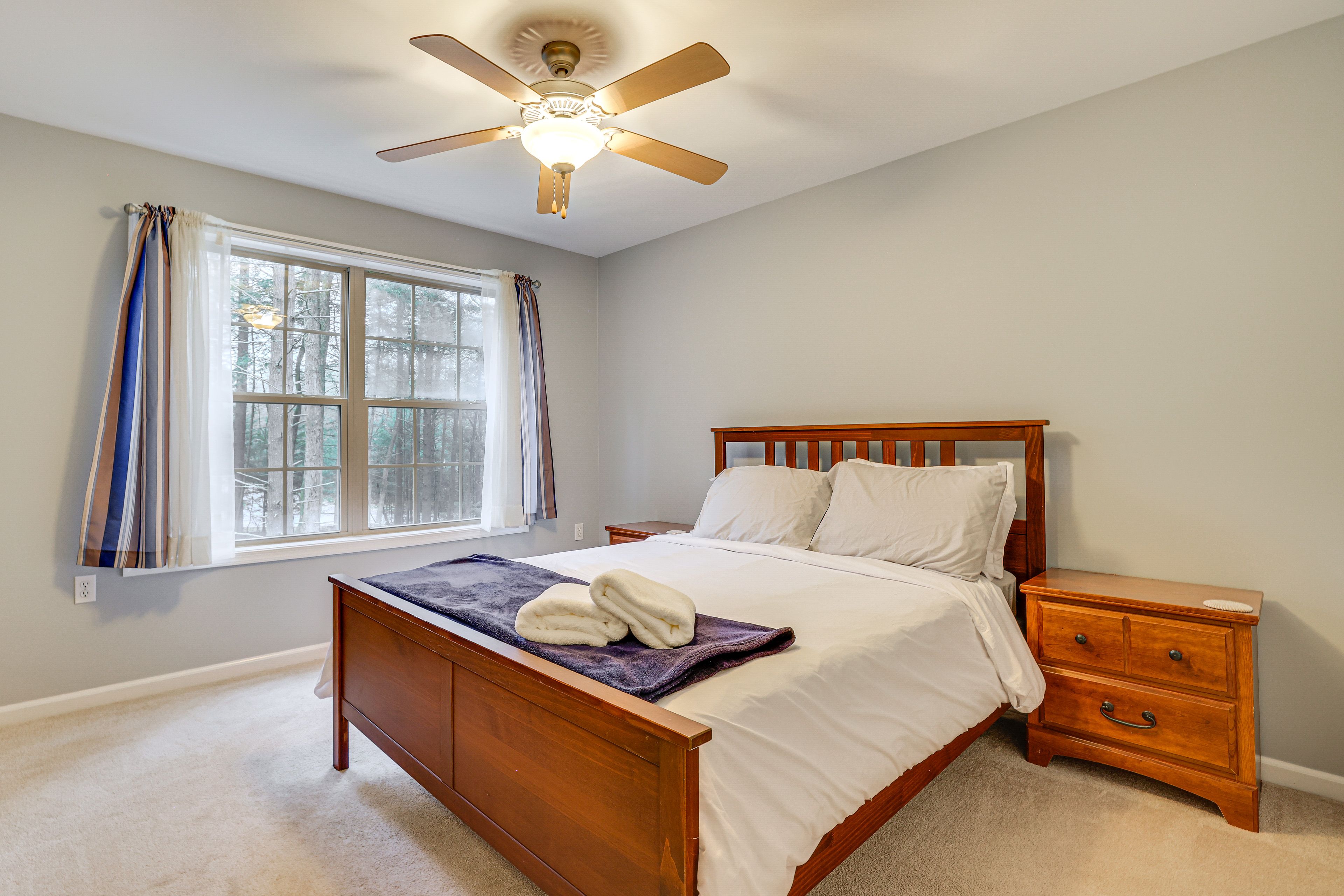 Bedroom 2 | Queen Bed | Main Floor