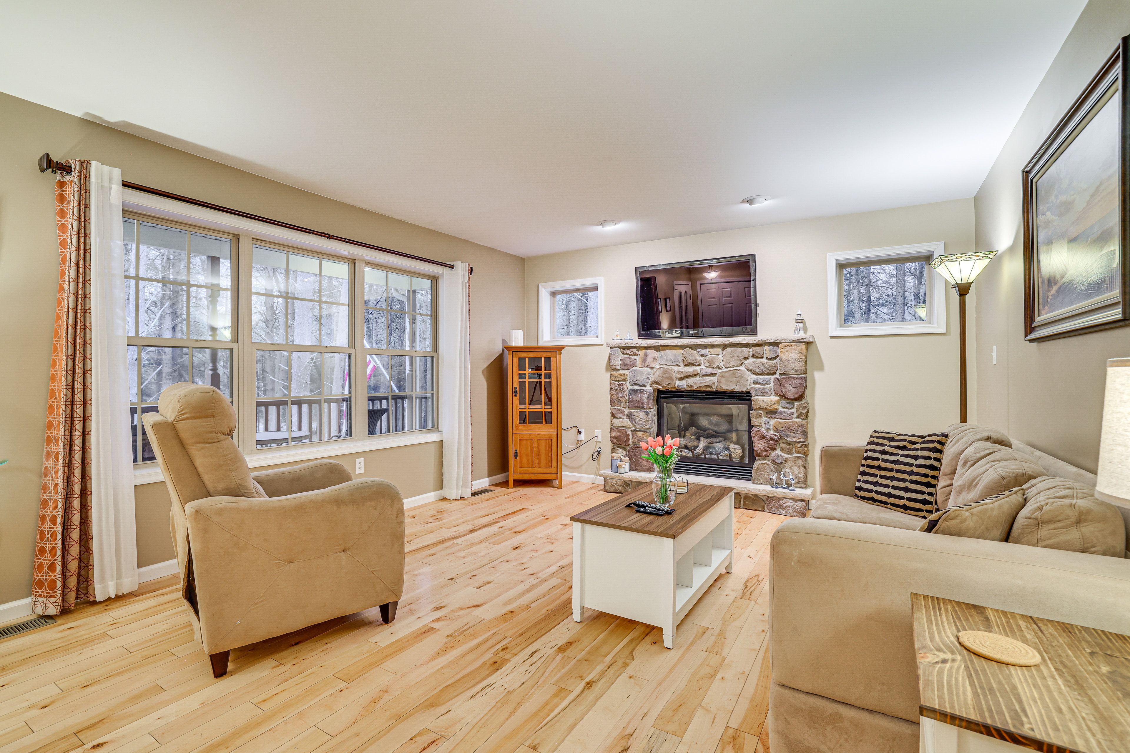 Living Room | Free WiFi | Central A/C | Queen Sleeper Sofa | Main Floor