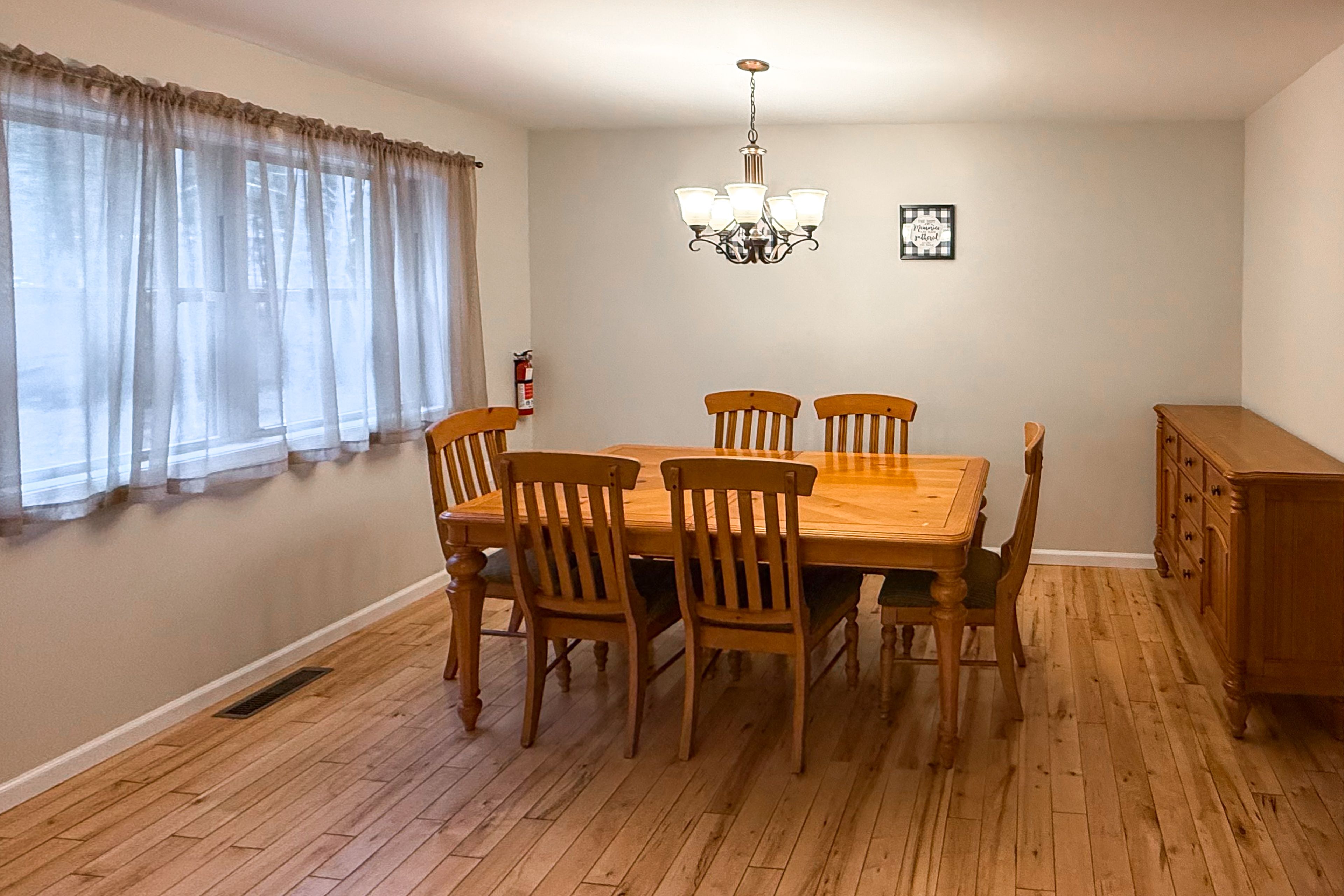 Dining Area | Dishware/Flatware Provided | Main Floor