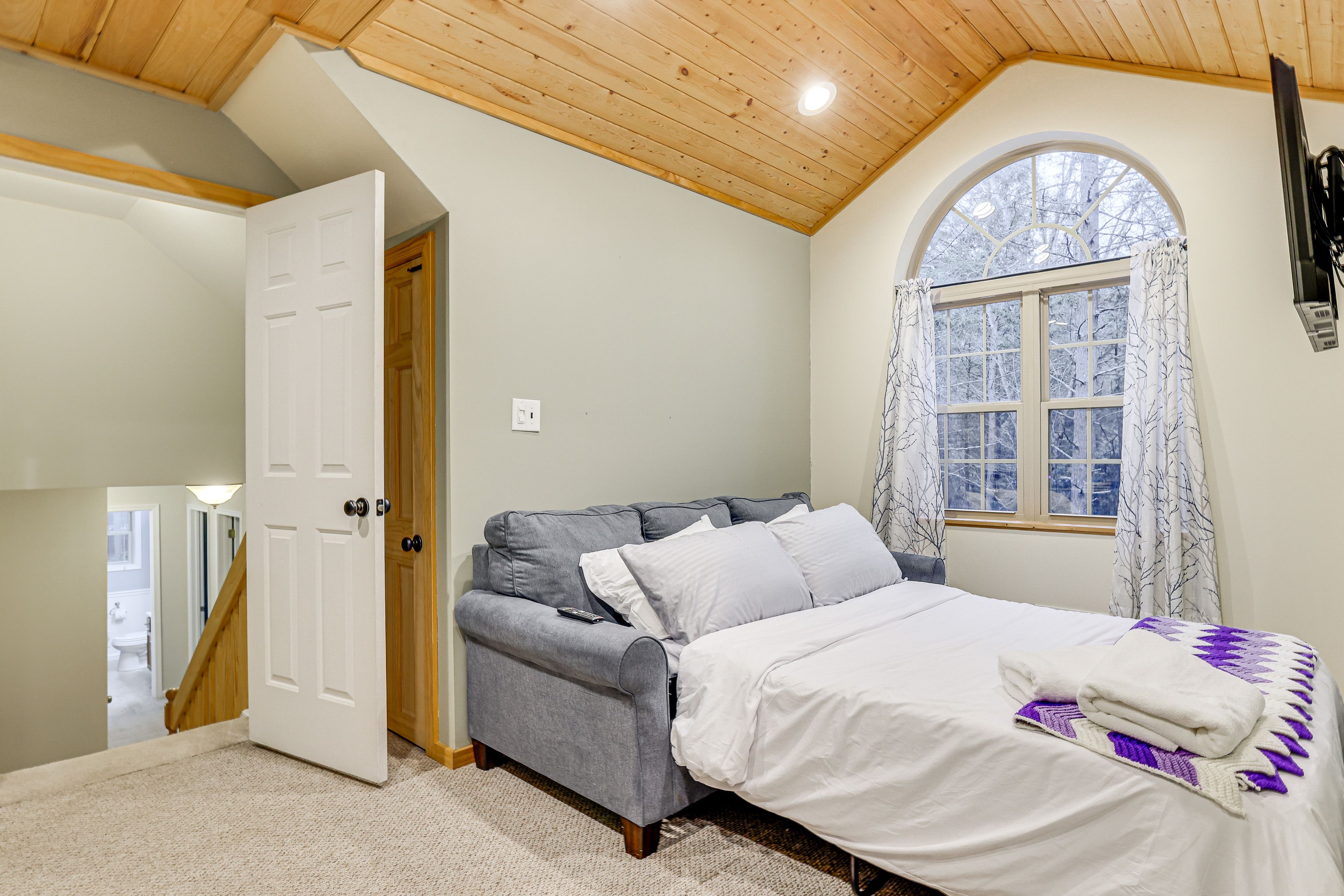 Bedroom 4 | 1 Queen Sleeper Sofa | Futon | Games | Upper Floor