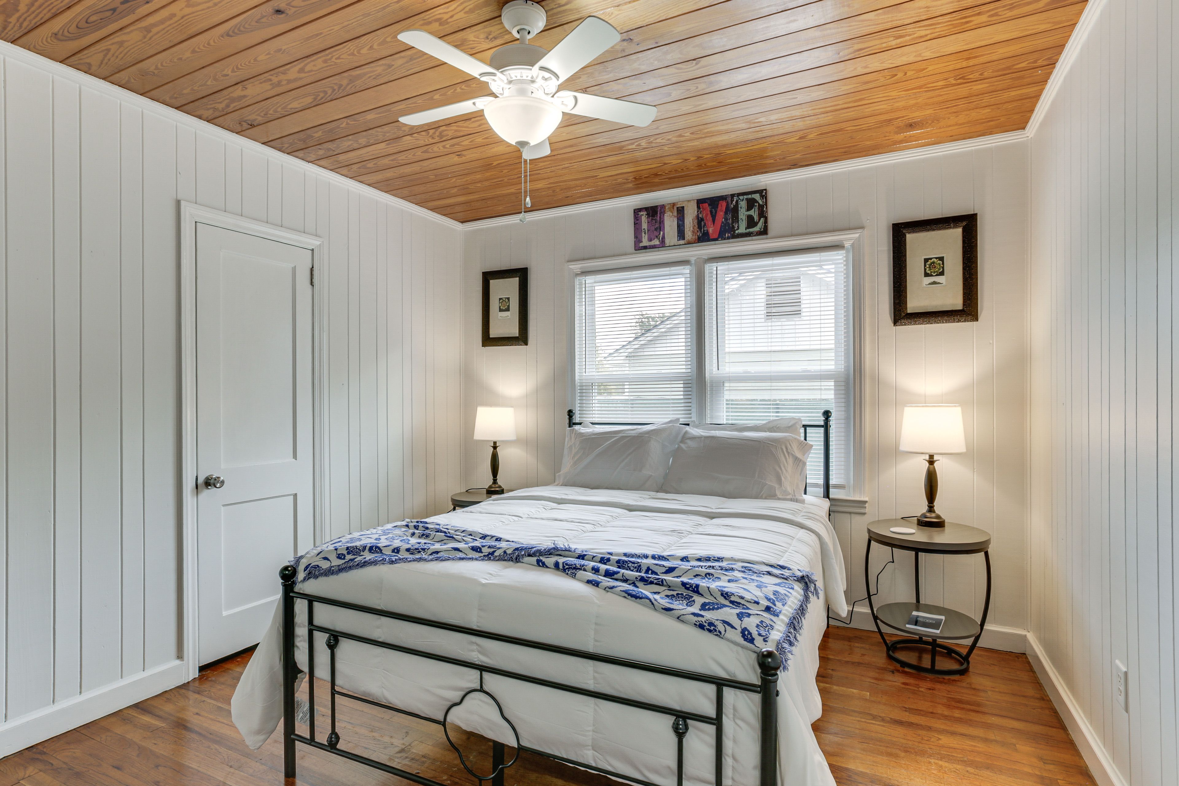 Bedroom 2 | Queen Bed