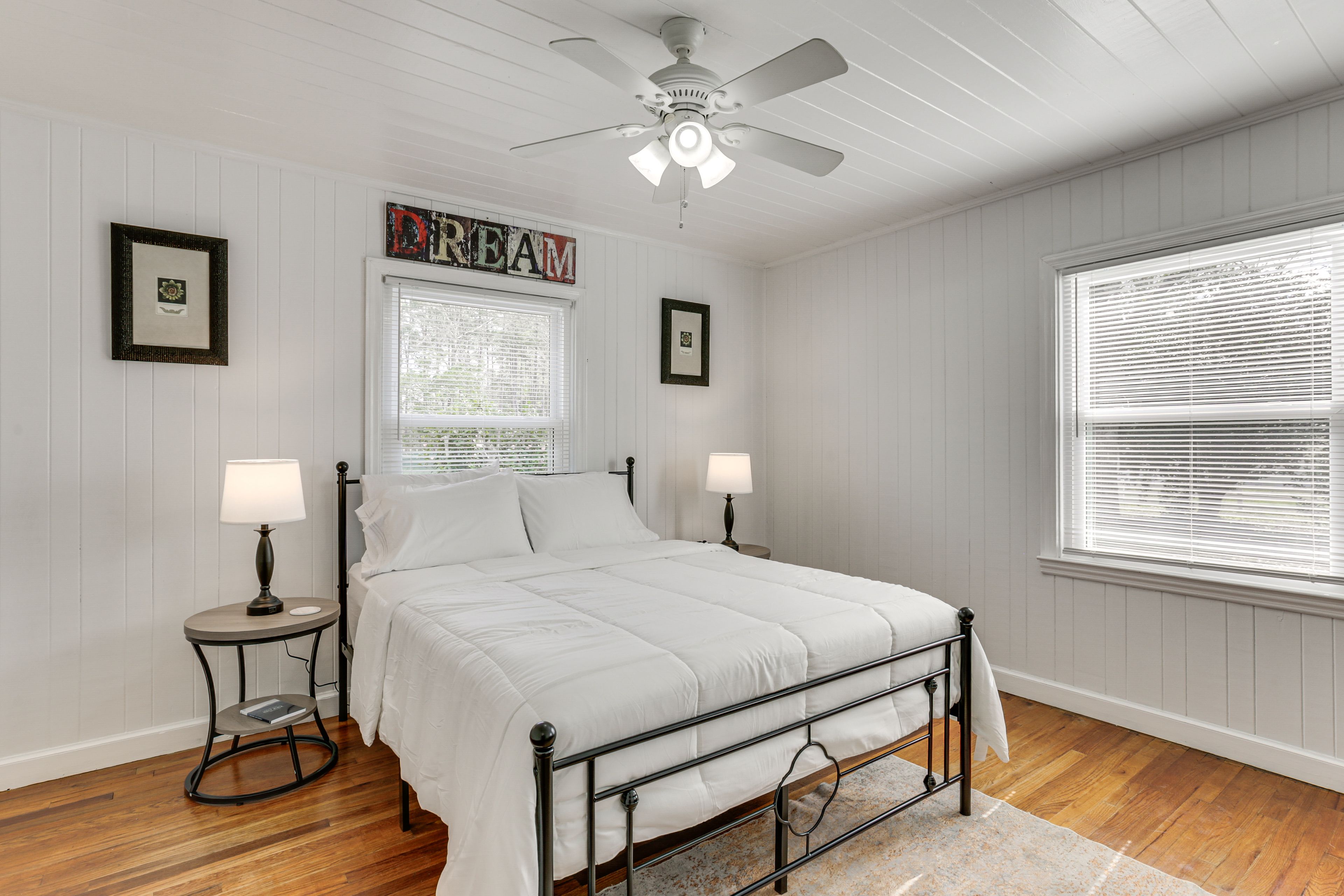 Bedroom 3 | Queen Bed