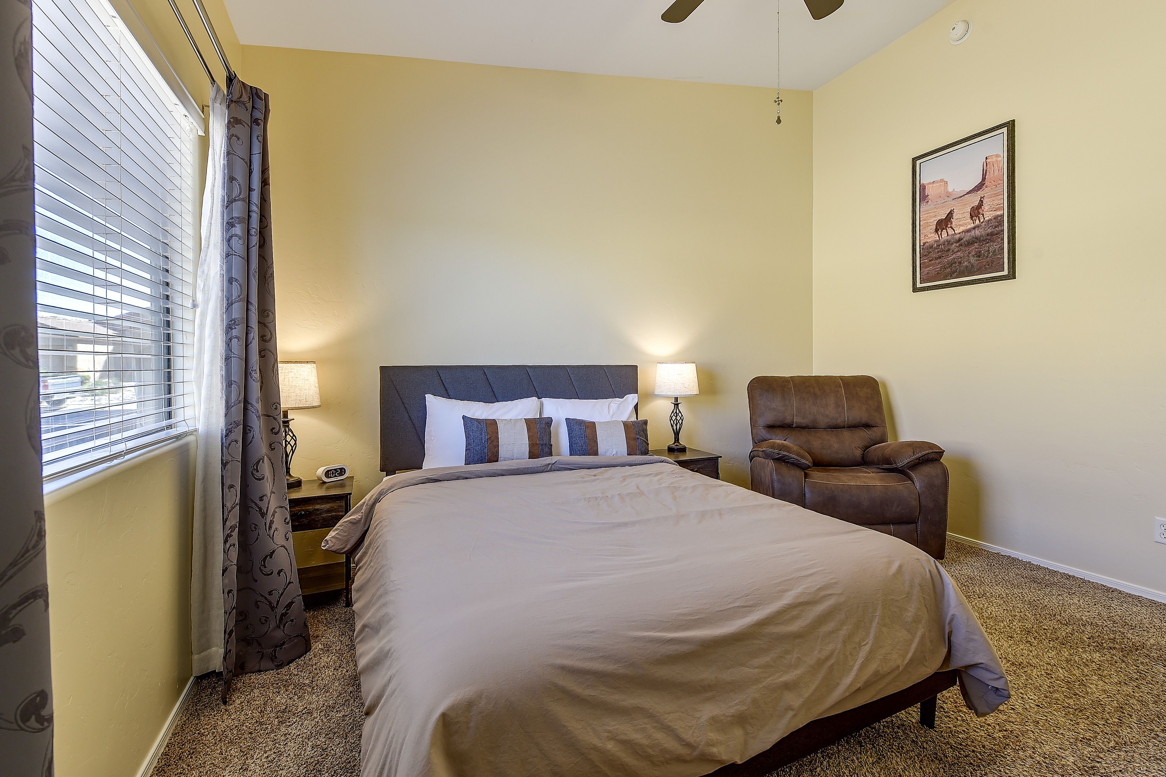 Bedroom 2 | Queen Bed