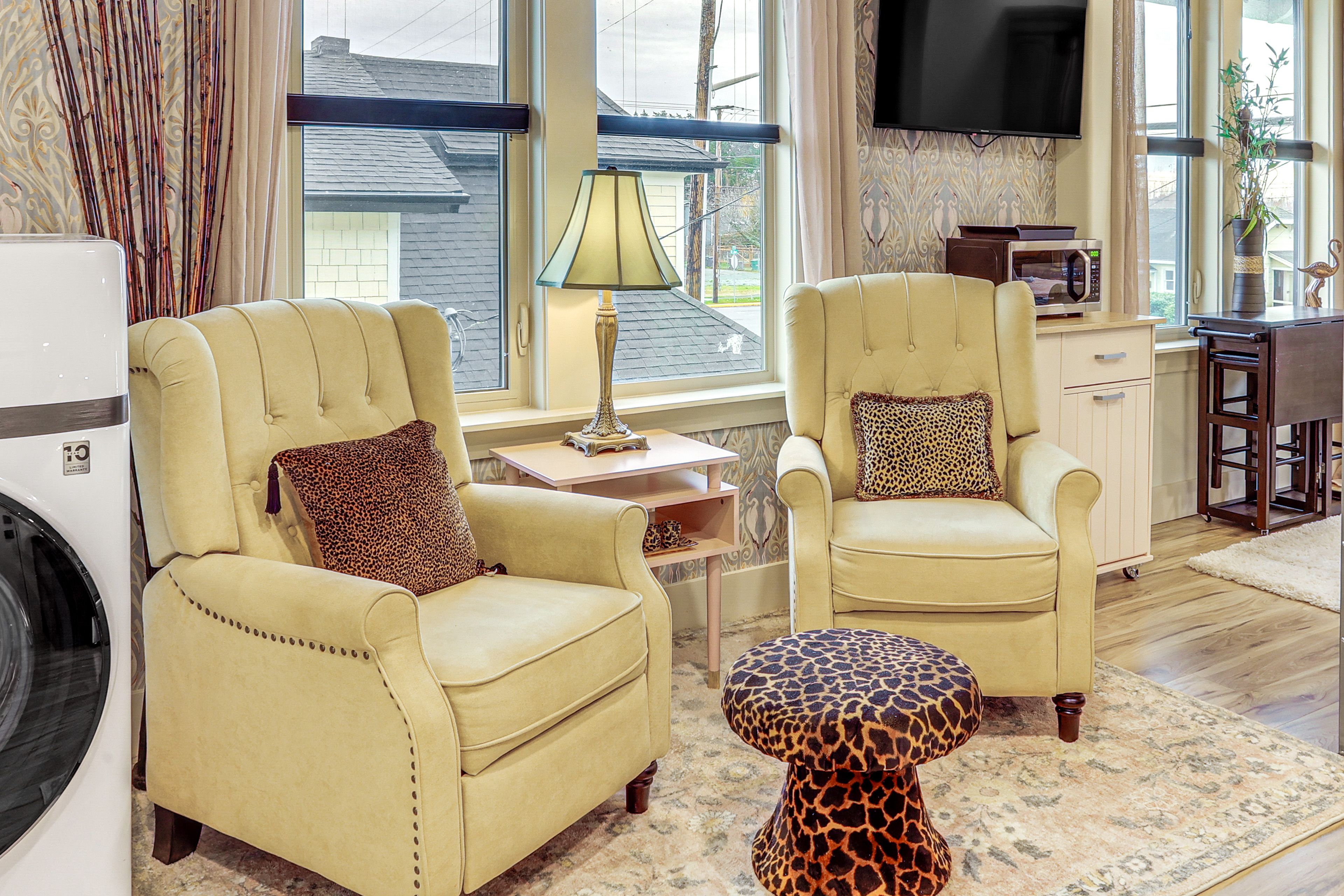 Sitting Area | Washer/Dryer Combo