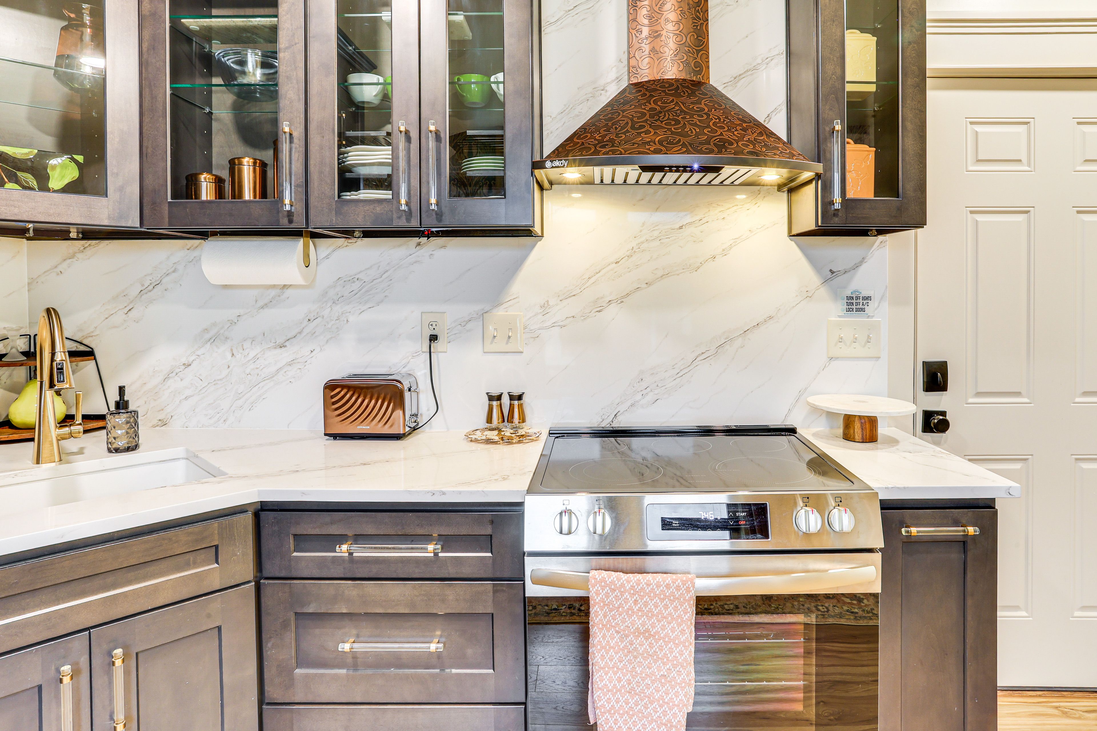 Well-Equipped Kitchenette