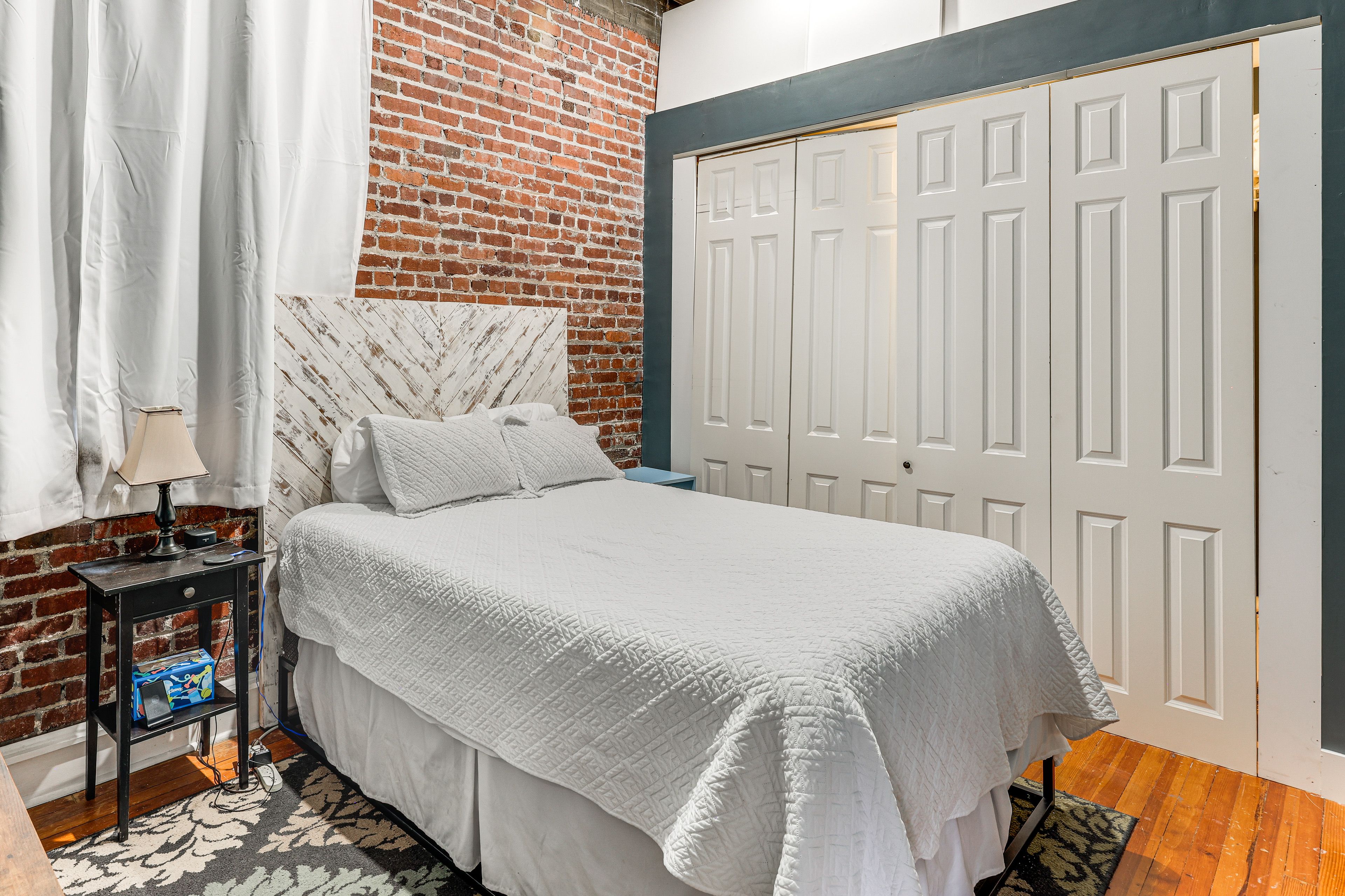 Bedroom | Queen Bed | Linens Provided