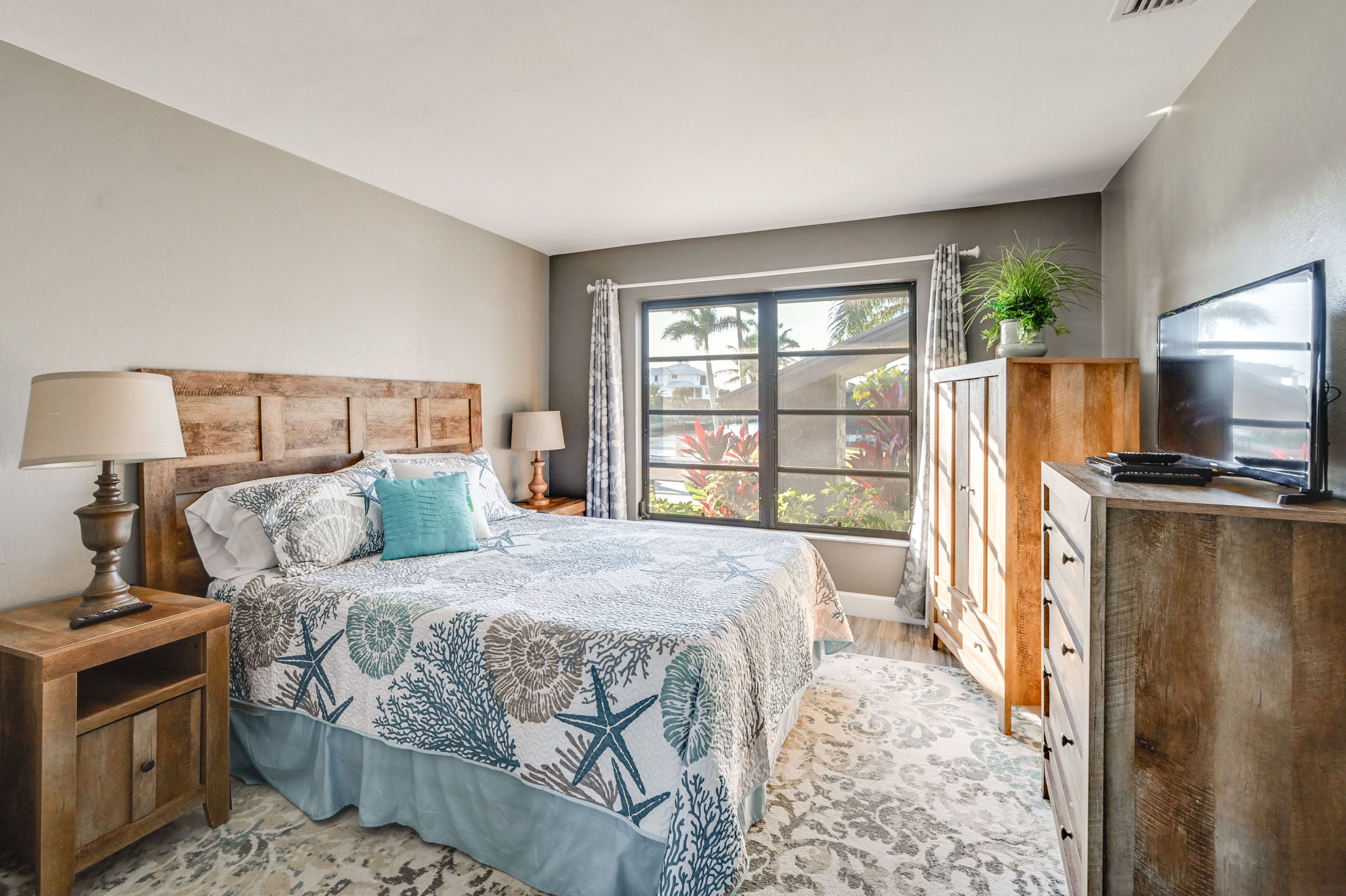 Bedroom 2 | Queen Bed | TV w/ Streaming