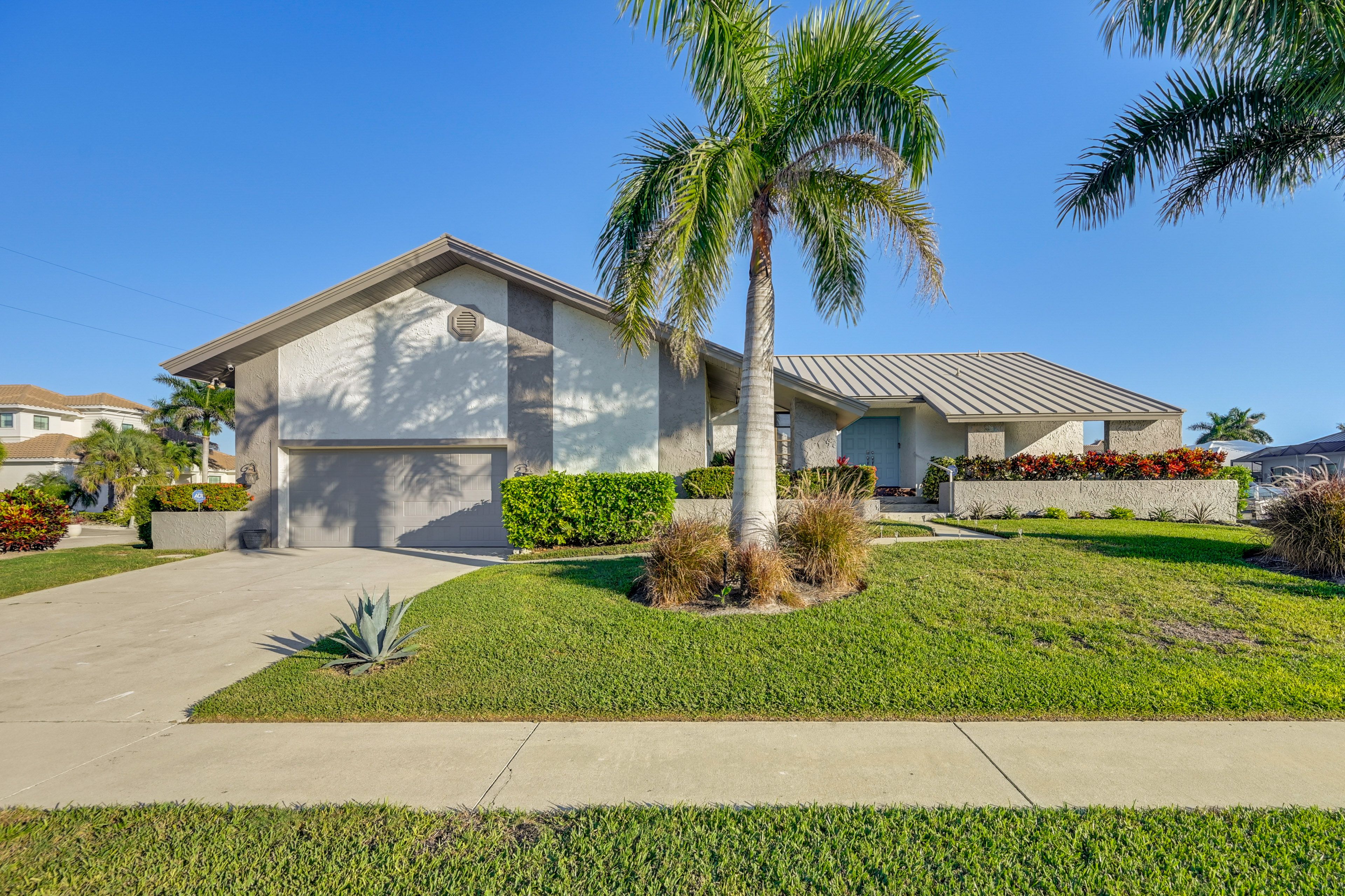 Parking | Driveway (4 Vehicles)