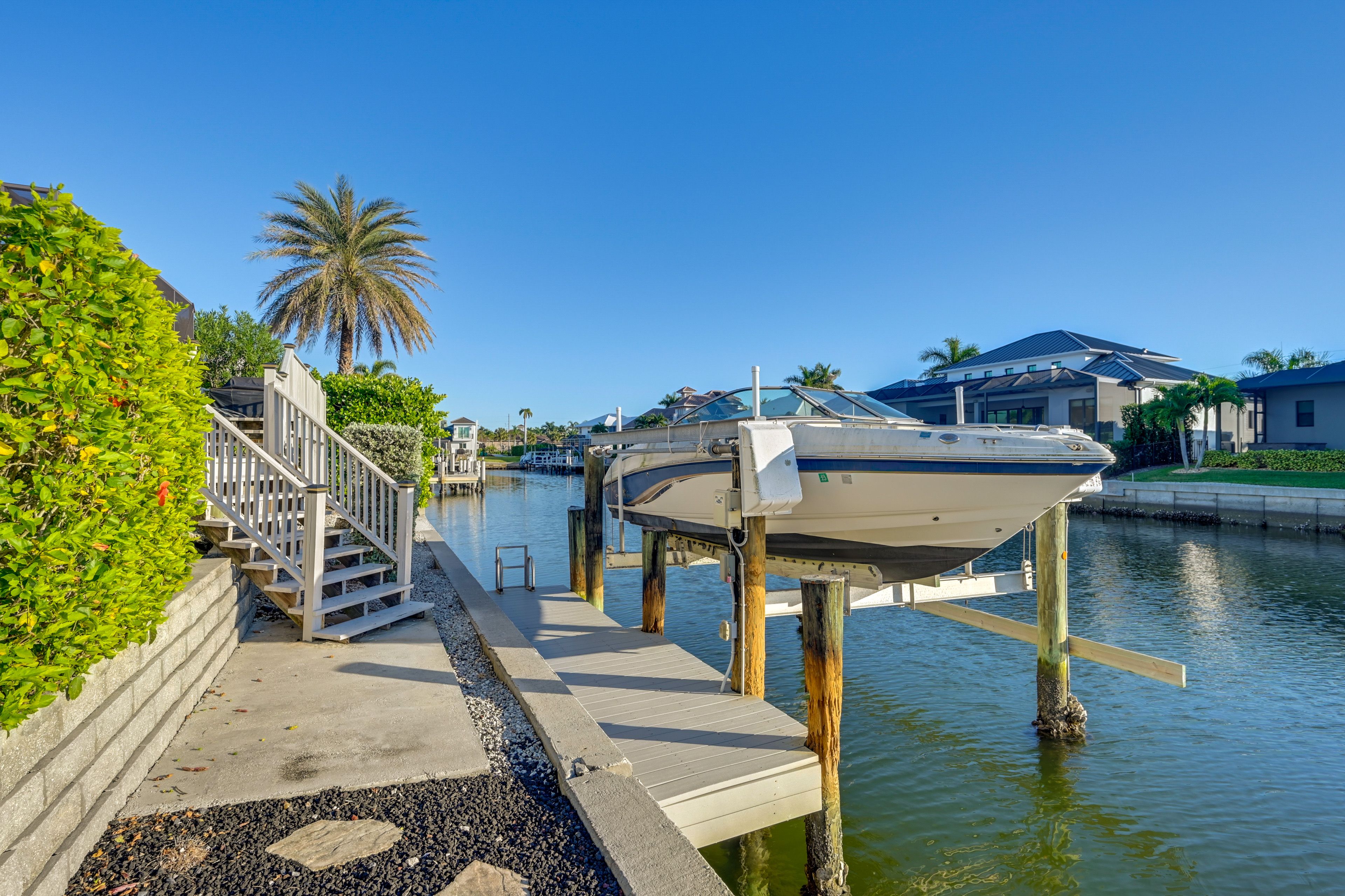 Canal Access On-Site | 2 Paddleboards Provided