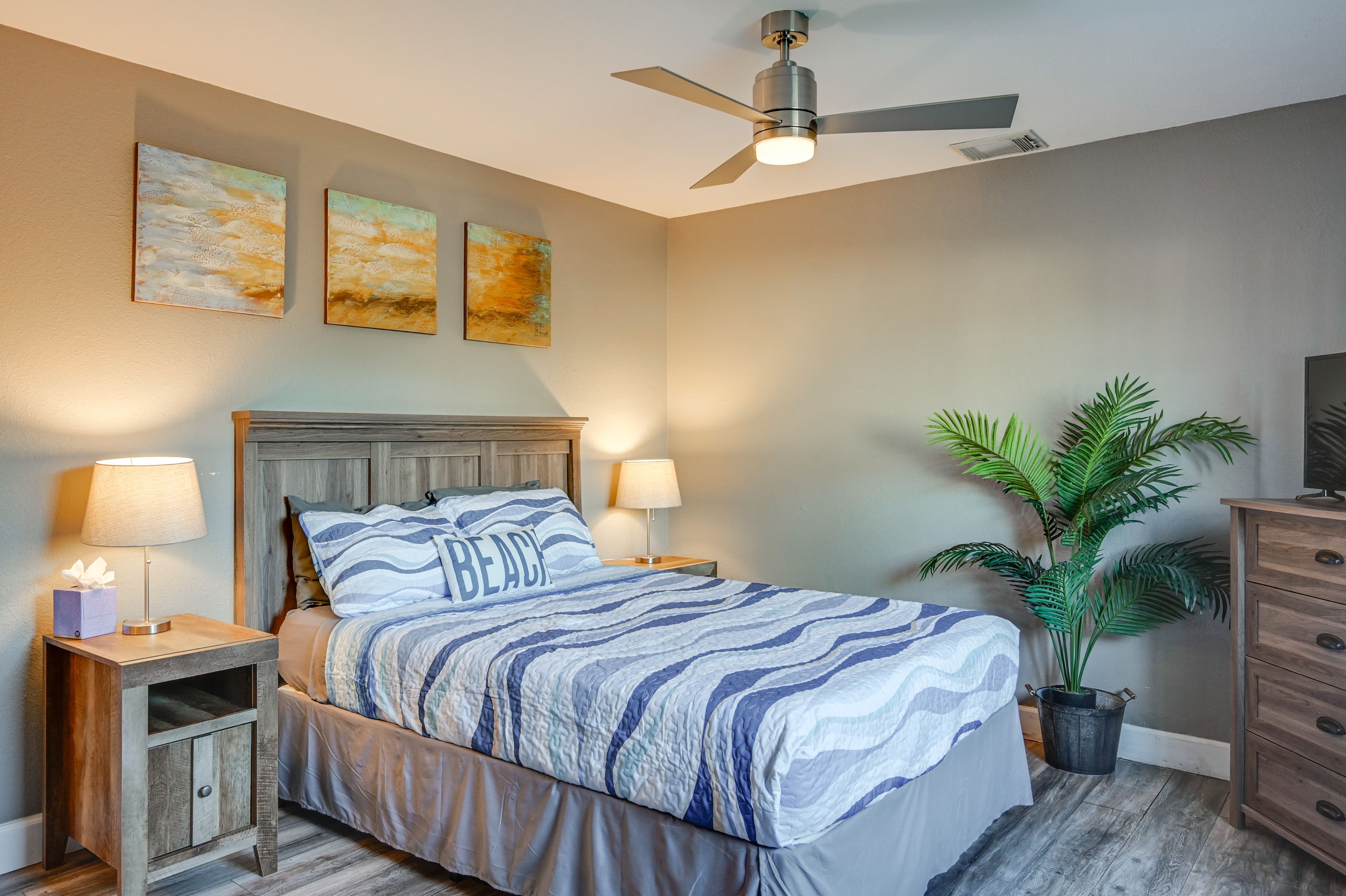 Bedroom 3 | Queen Bed | TV w/ Streaming