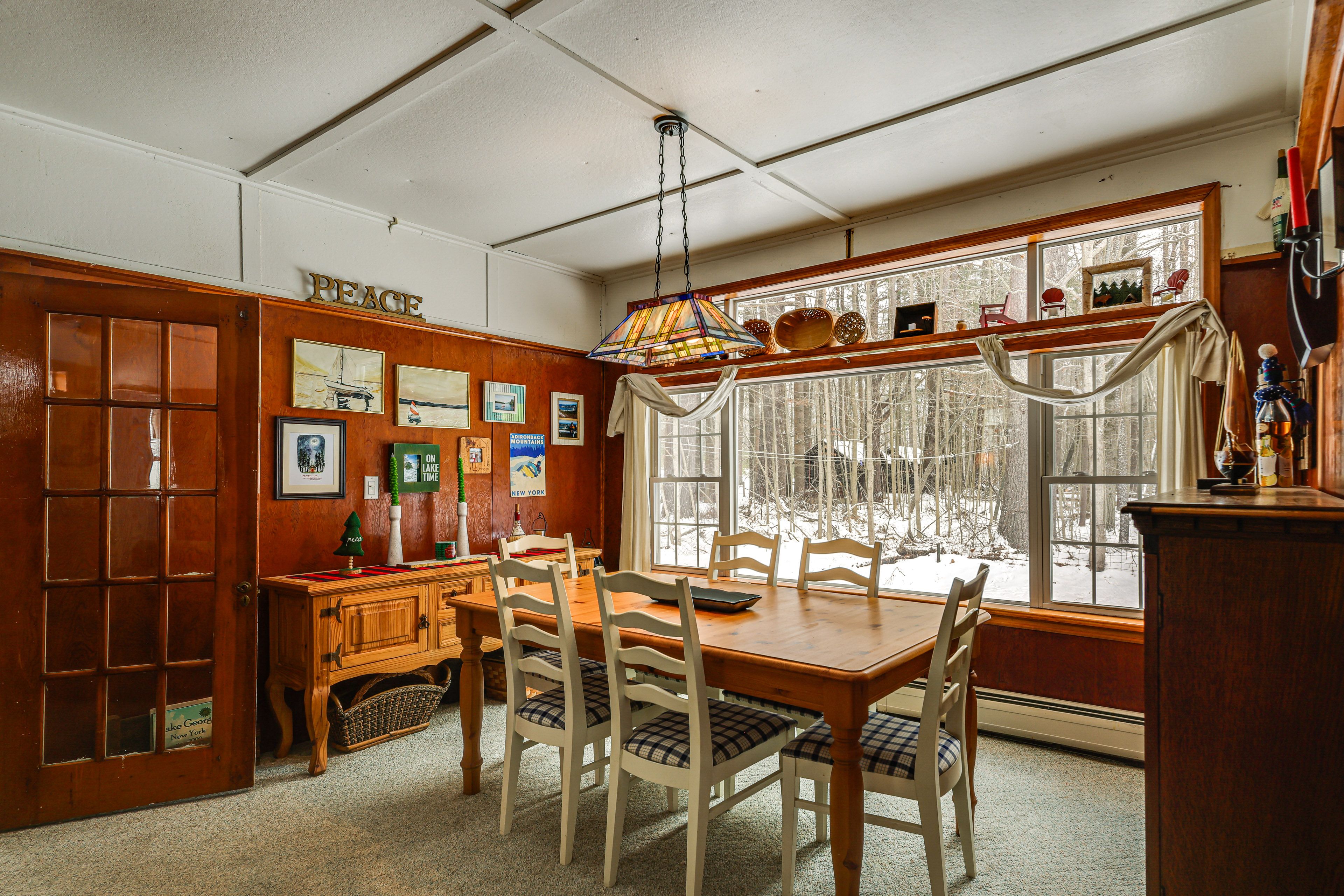 Dining Area | 1st Floor | Dishes & Flatware Provided