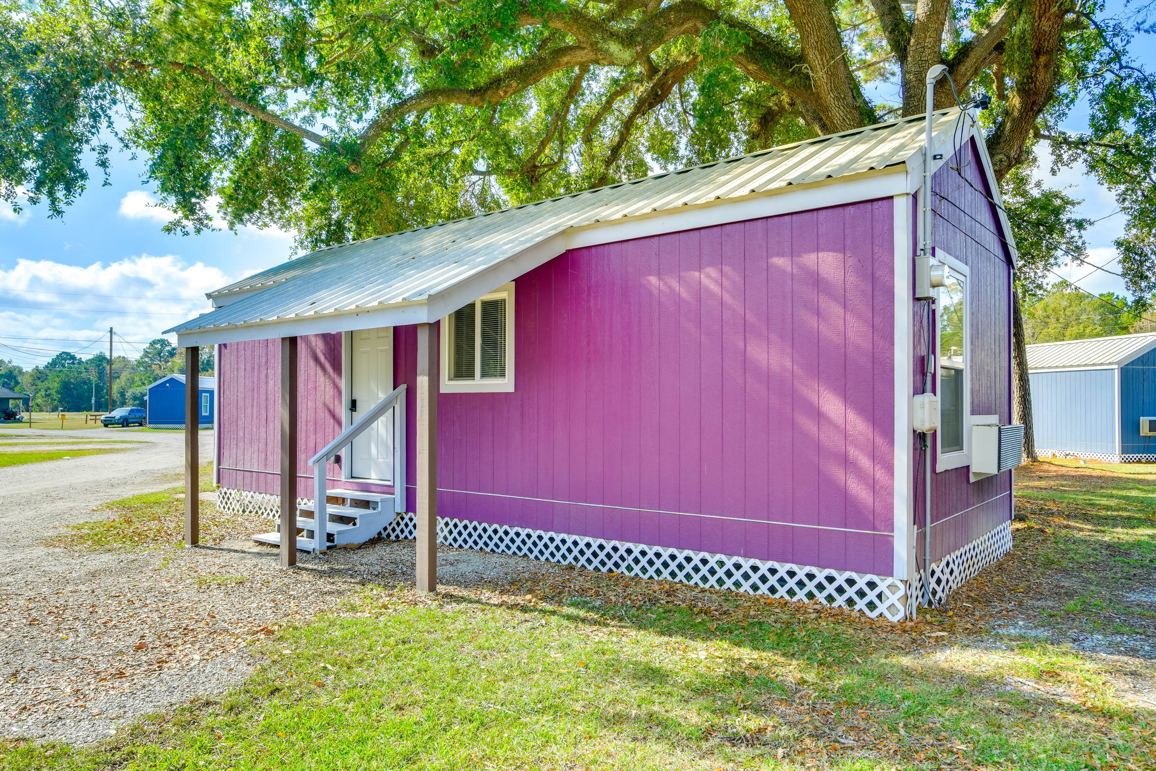 Picayune Vacation Rental | 2BR | 1BA | 384 Sq Ft | 4 Steps to Enter