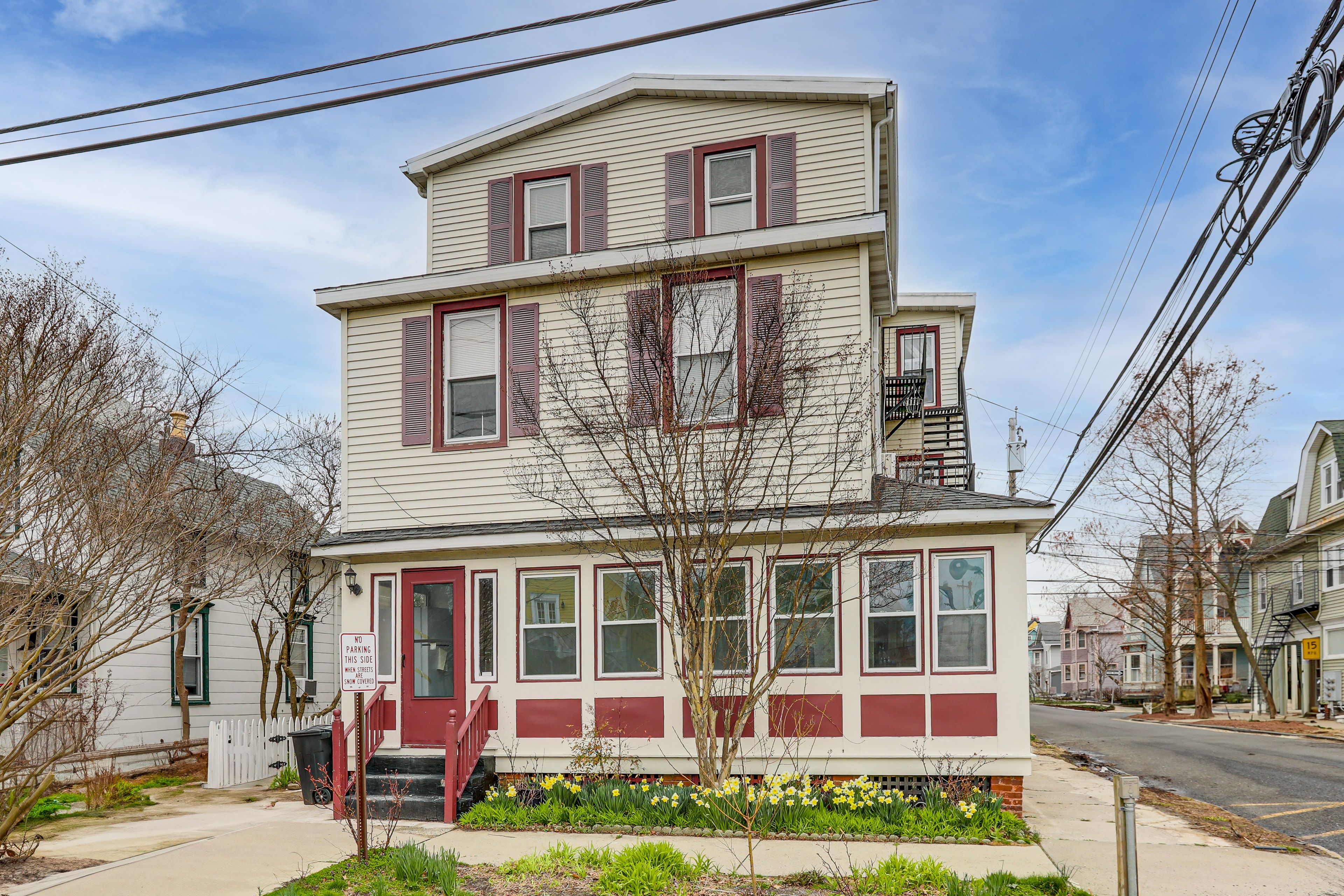 Exterior | Single-Story Apartment on 2nd Floor
