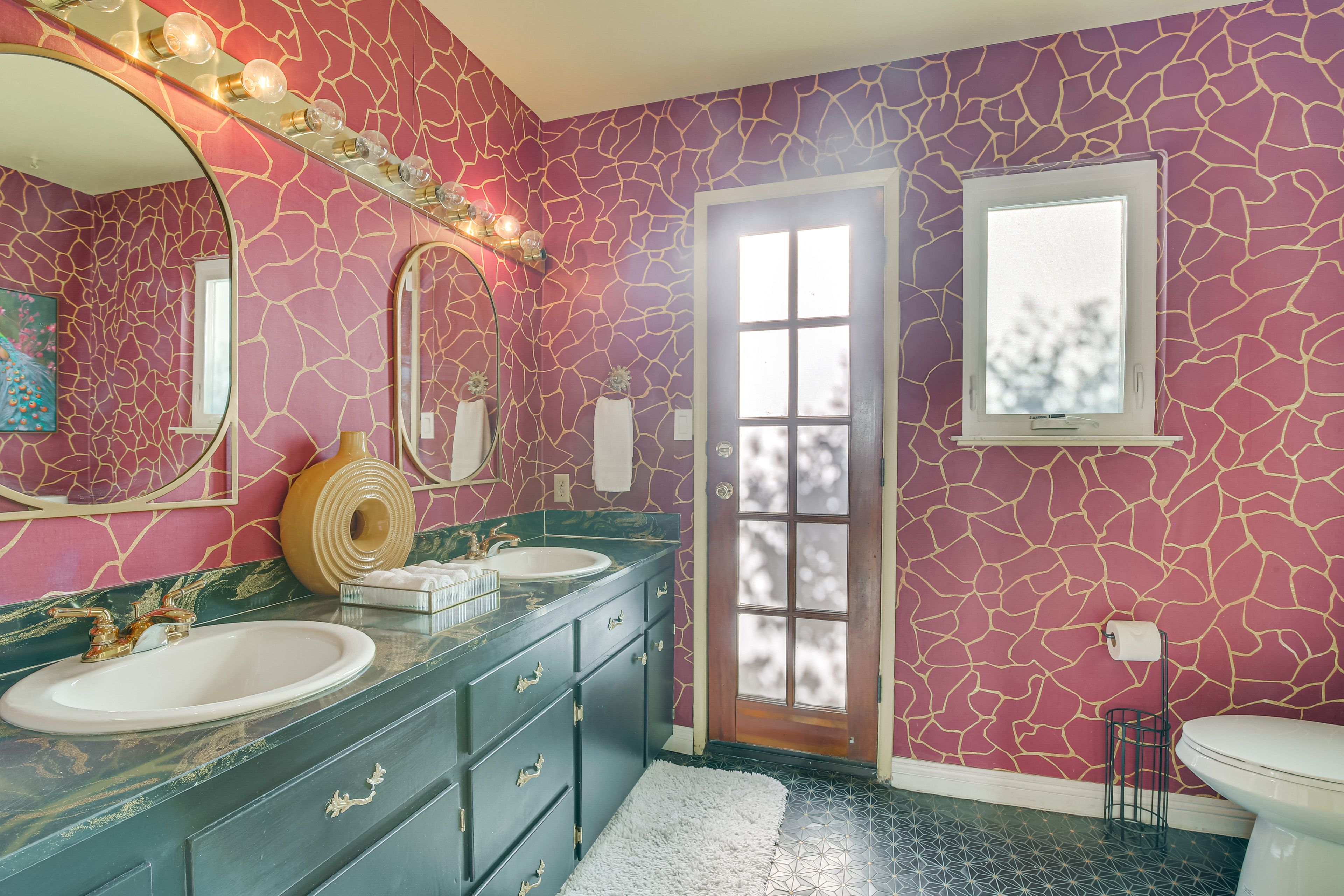 Full Bathroom | Towels Provided