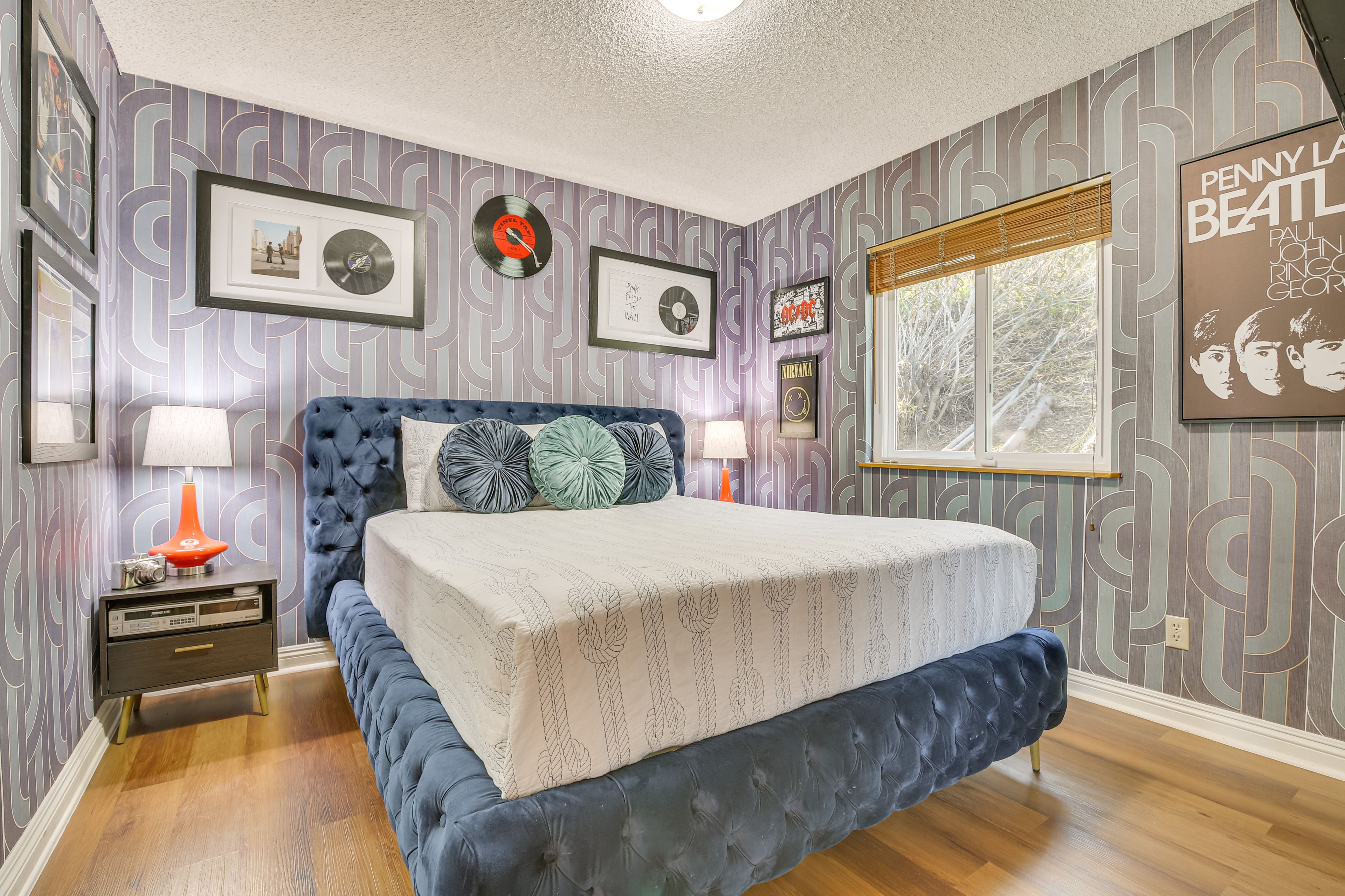 Bedroom 2 | Queen Bed | Smart TV