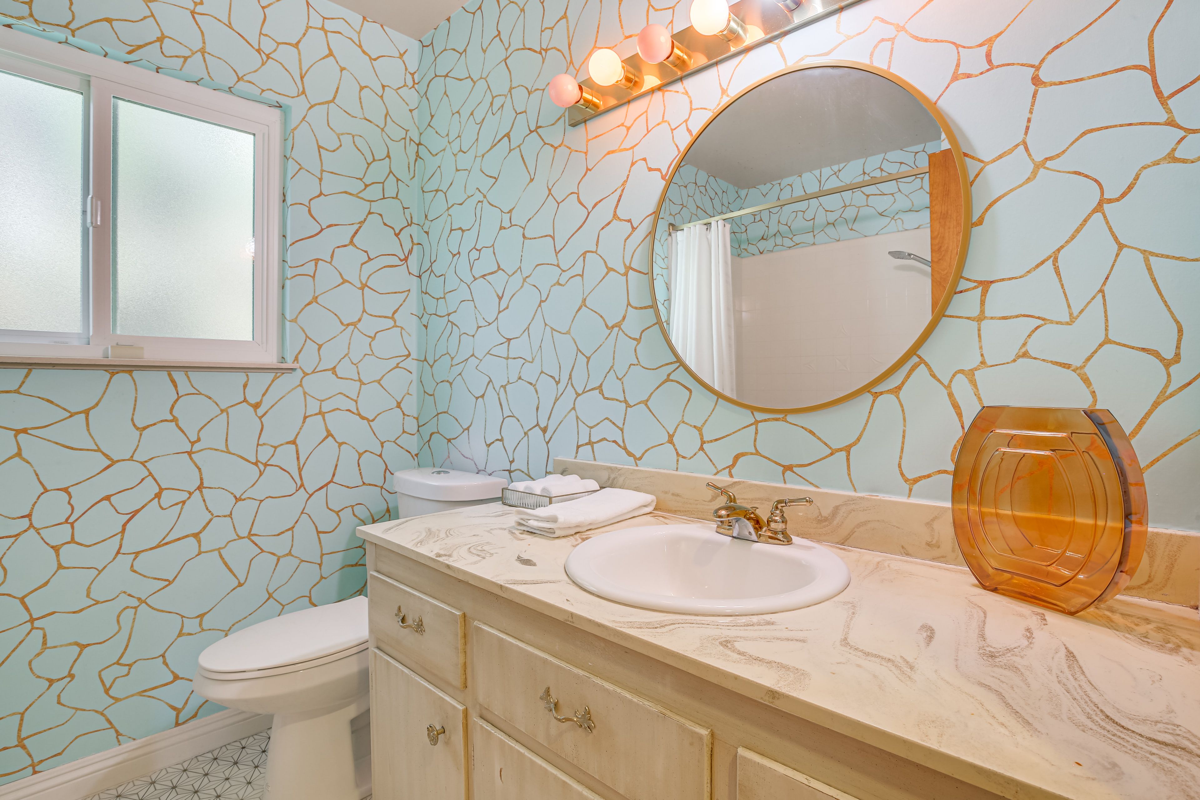 Full Bathroom | Complimentary Toiletries