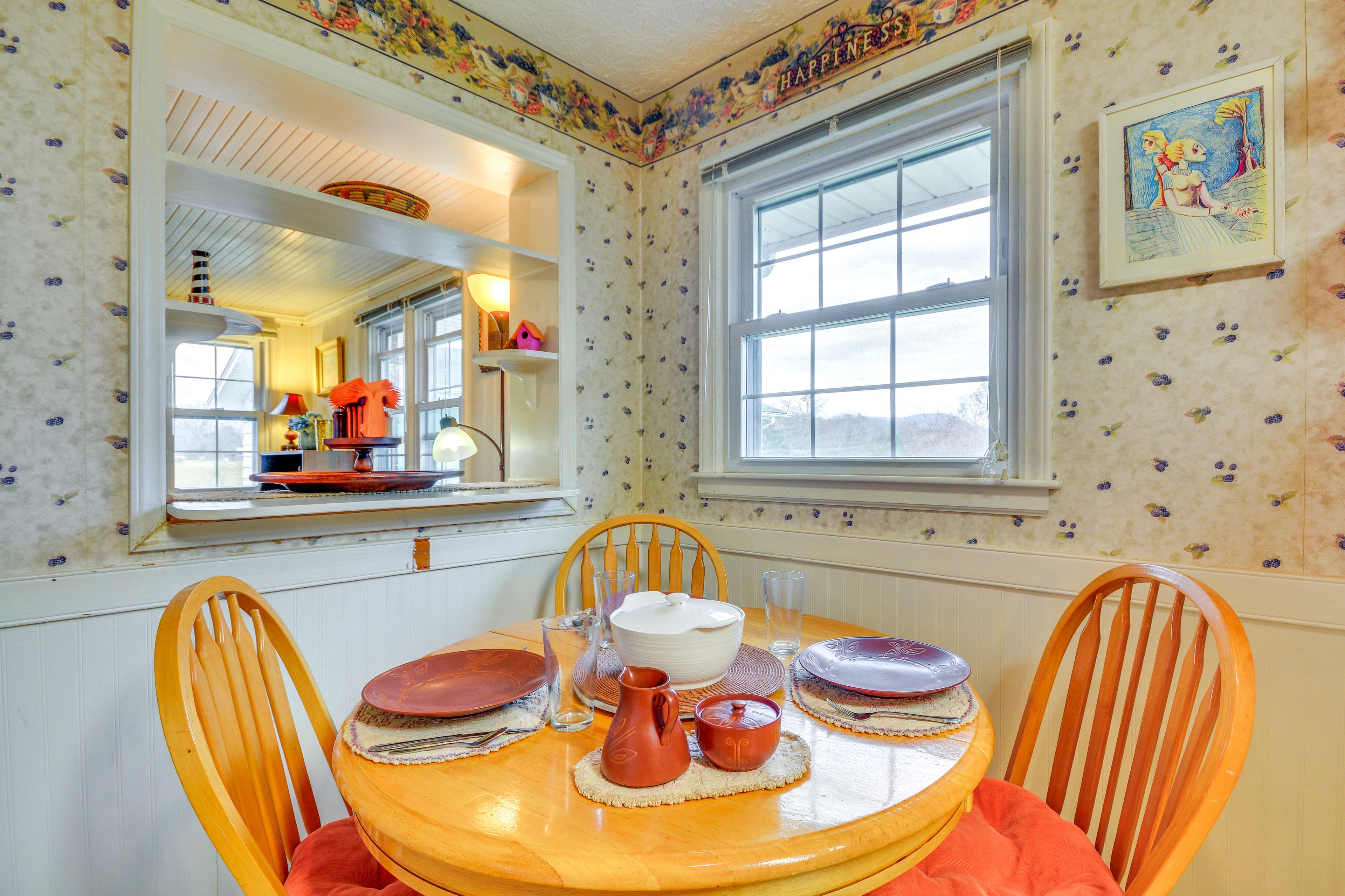 Dining Area | Dishware/Flatware