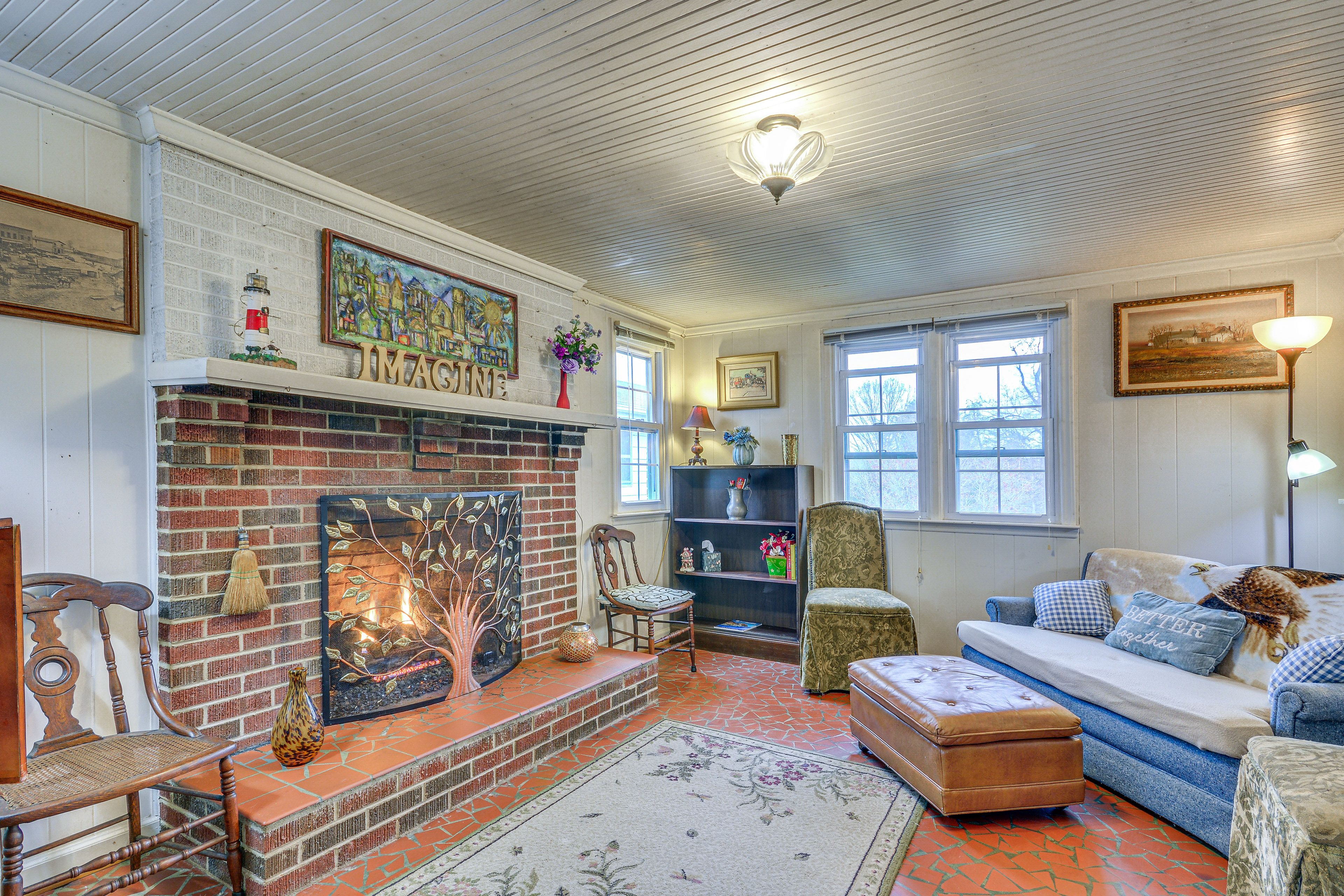 Family Room | Central Heating & A/C | Free WiFi | Board Games | Books