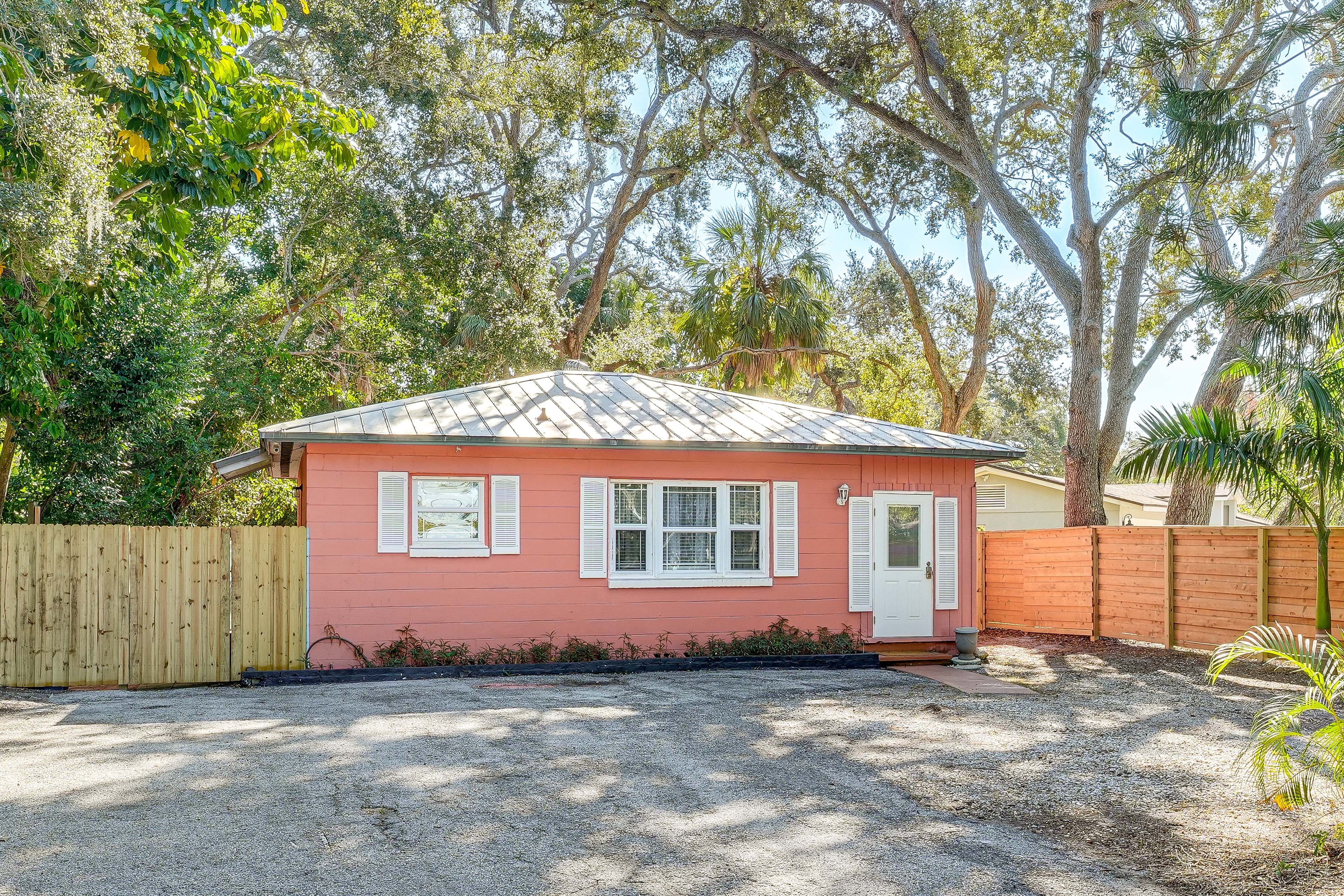 St. Petersburg Vacation Rental | 2BR | 1BA | 800 Sq Ft | 2 Steps to Enter