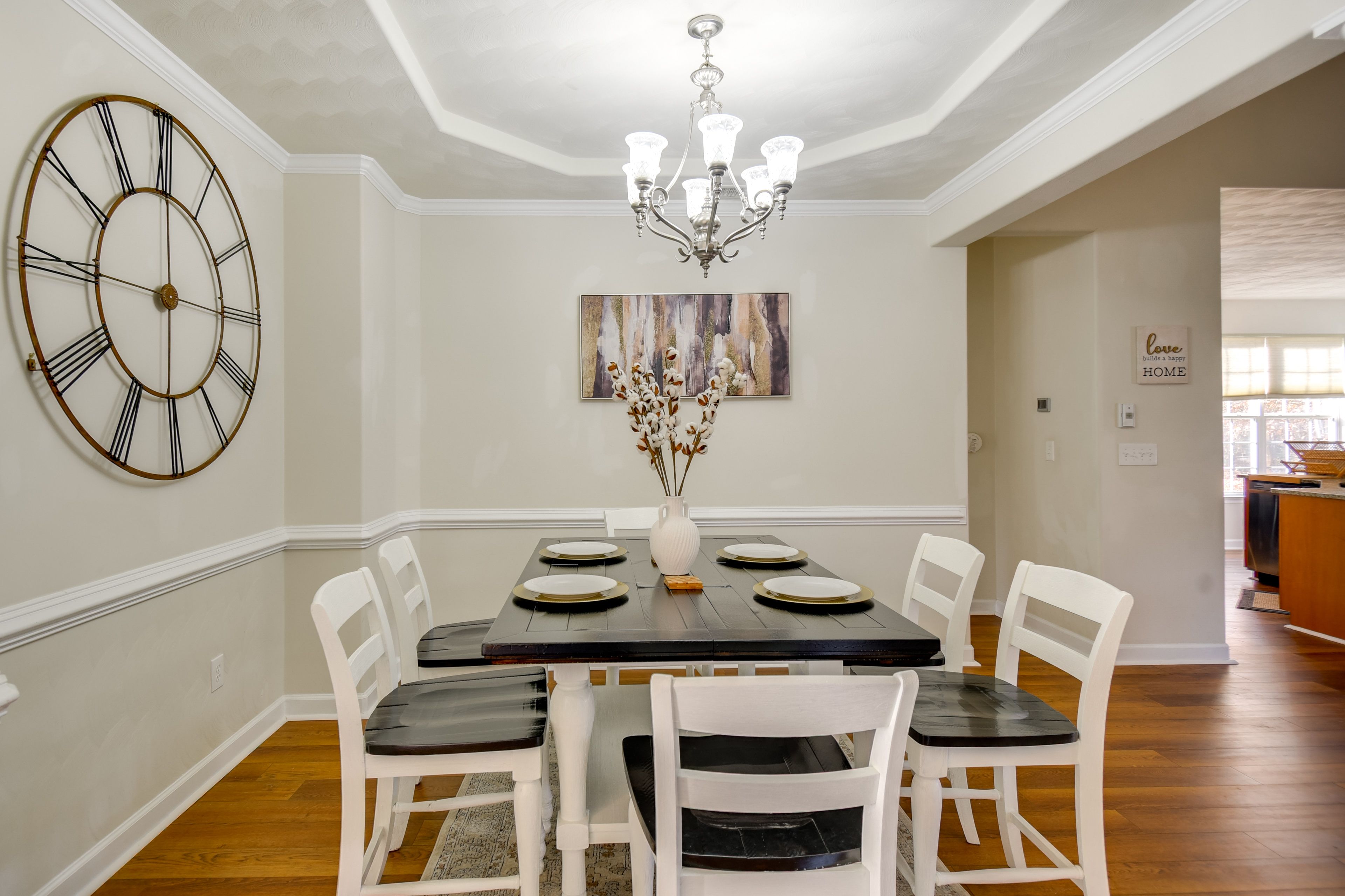 Dining Area | Dishware/Flatware Provided | 1st Floor