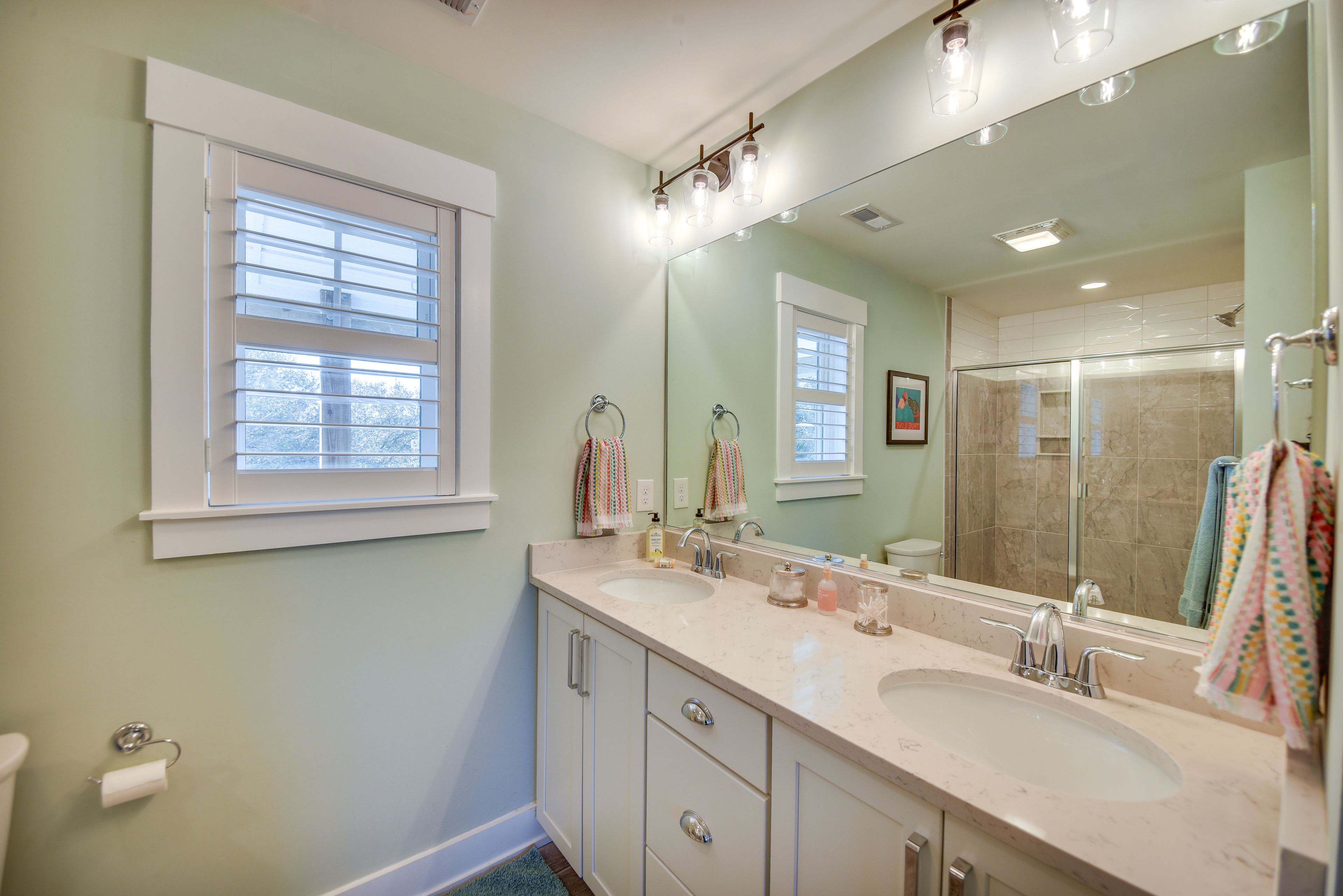 Full Bathroom | 3rd Floor