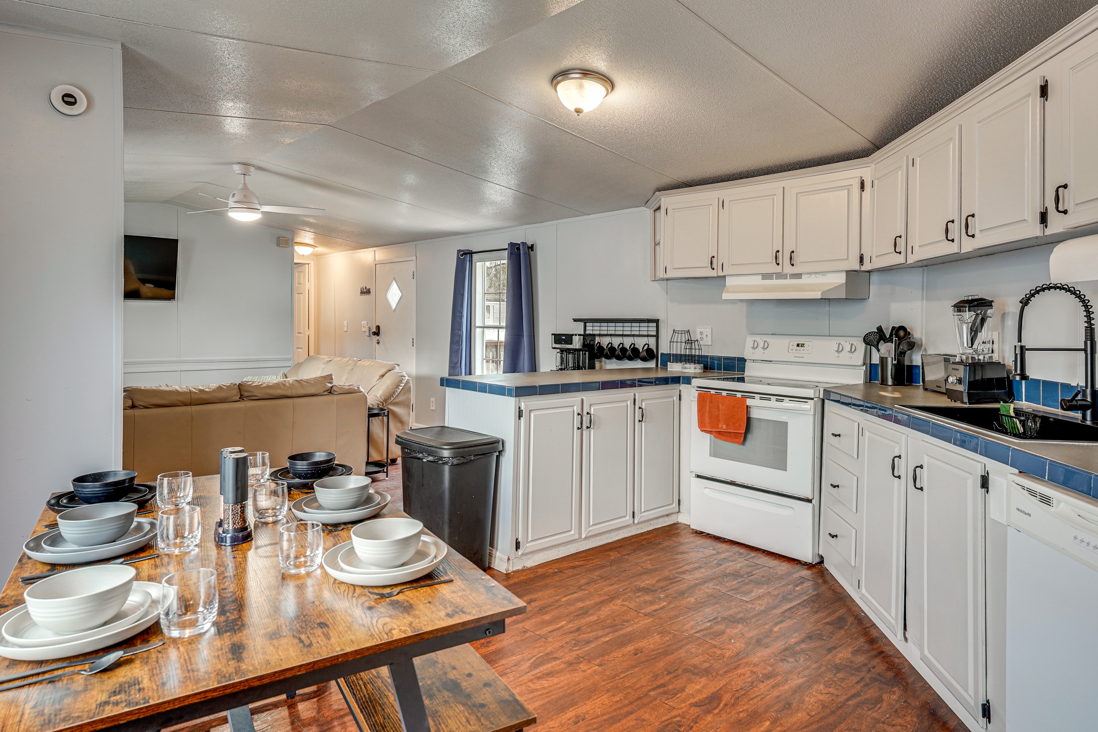 Kitchen | Dining Area | Drip & Keurig Coffee Makers