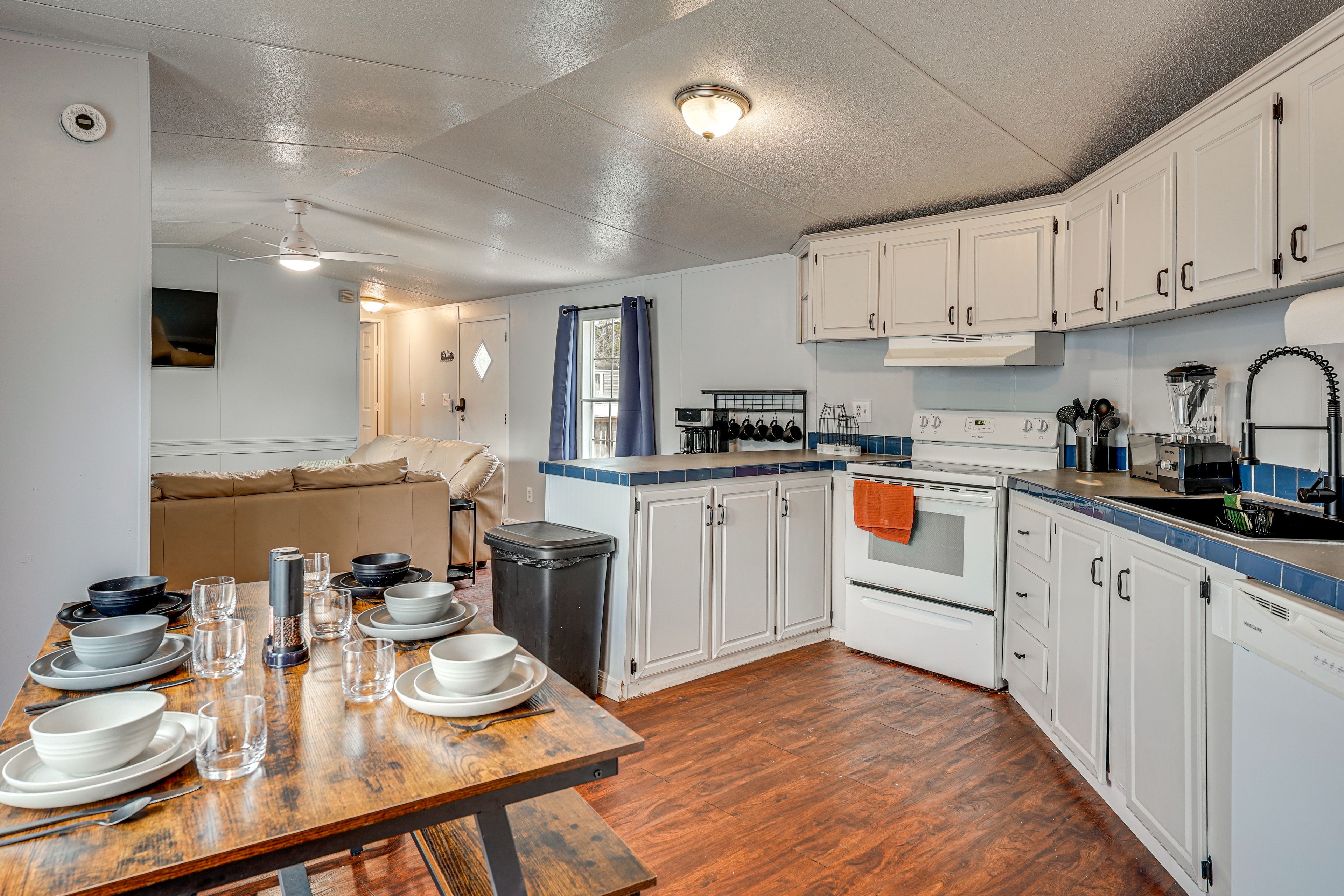 Kitchen | Dining Area | Drip & Keurig Coffee Makers