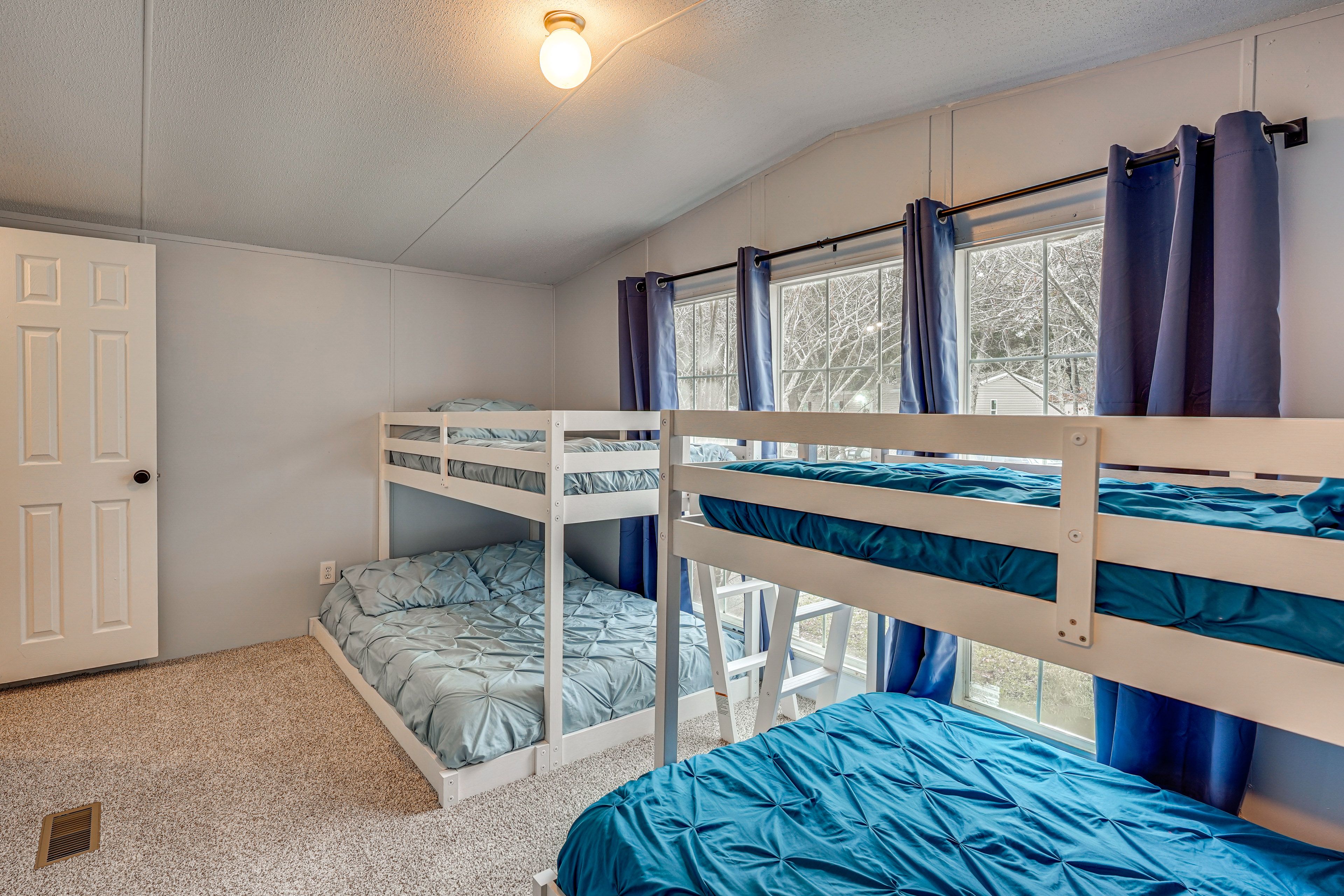 Bedroom 3 | 2 Twin/Full Bunk Beds