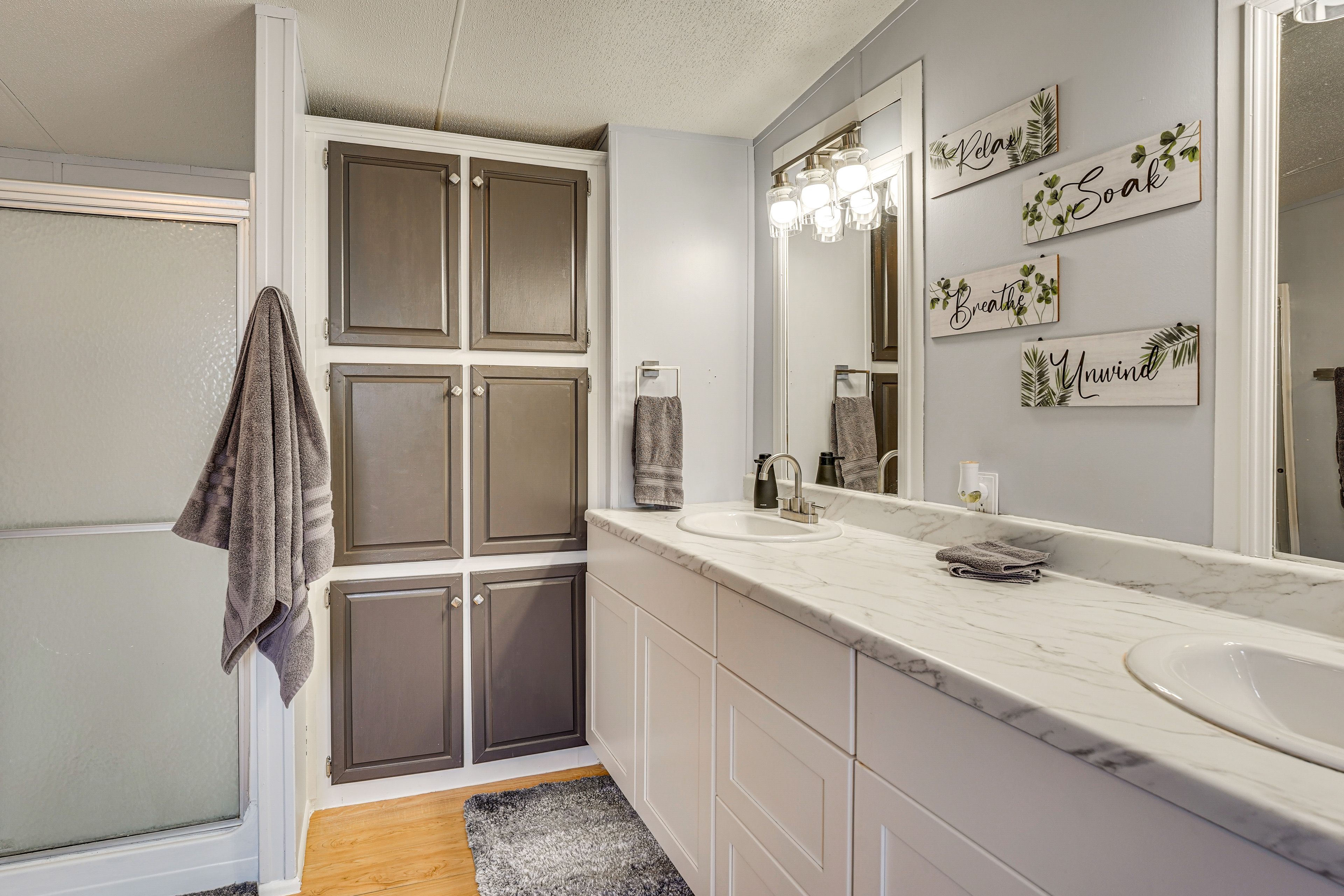 En-Suite Bathroom | Soaking Tub | Towels Provided