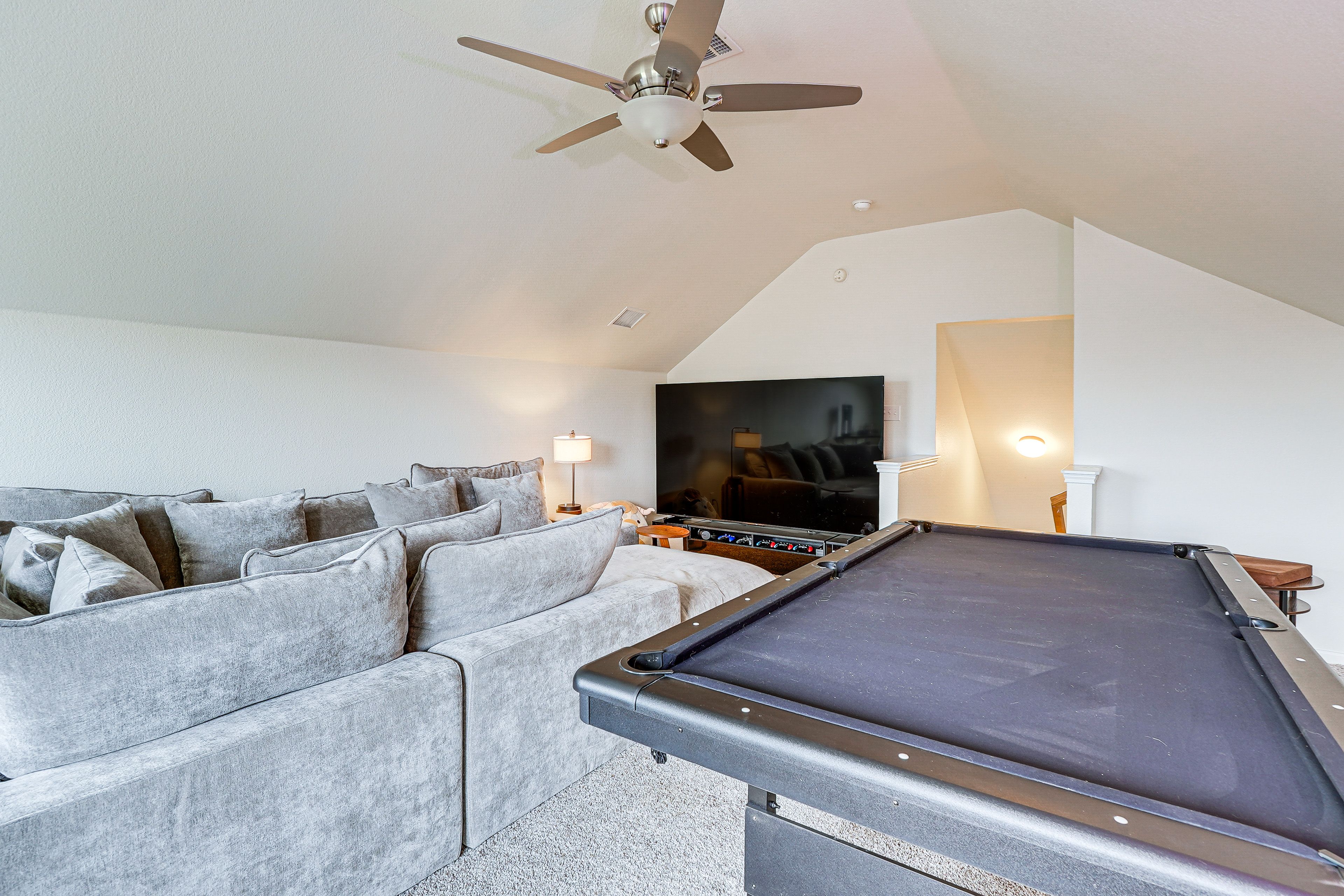 Game Room | Xbox | Nintendo Switch | PlayStation 4 | Pool Table