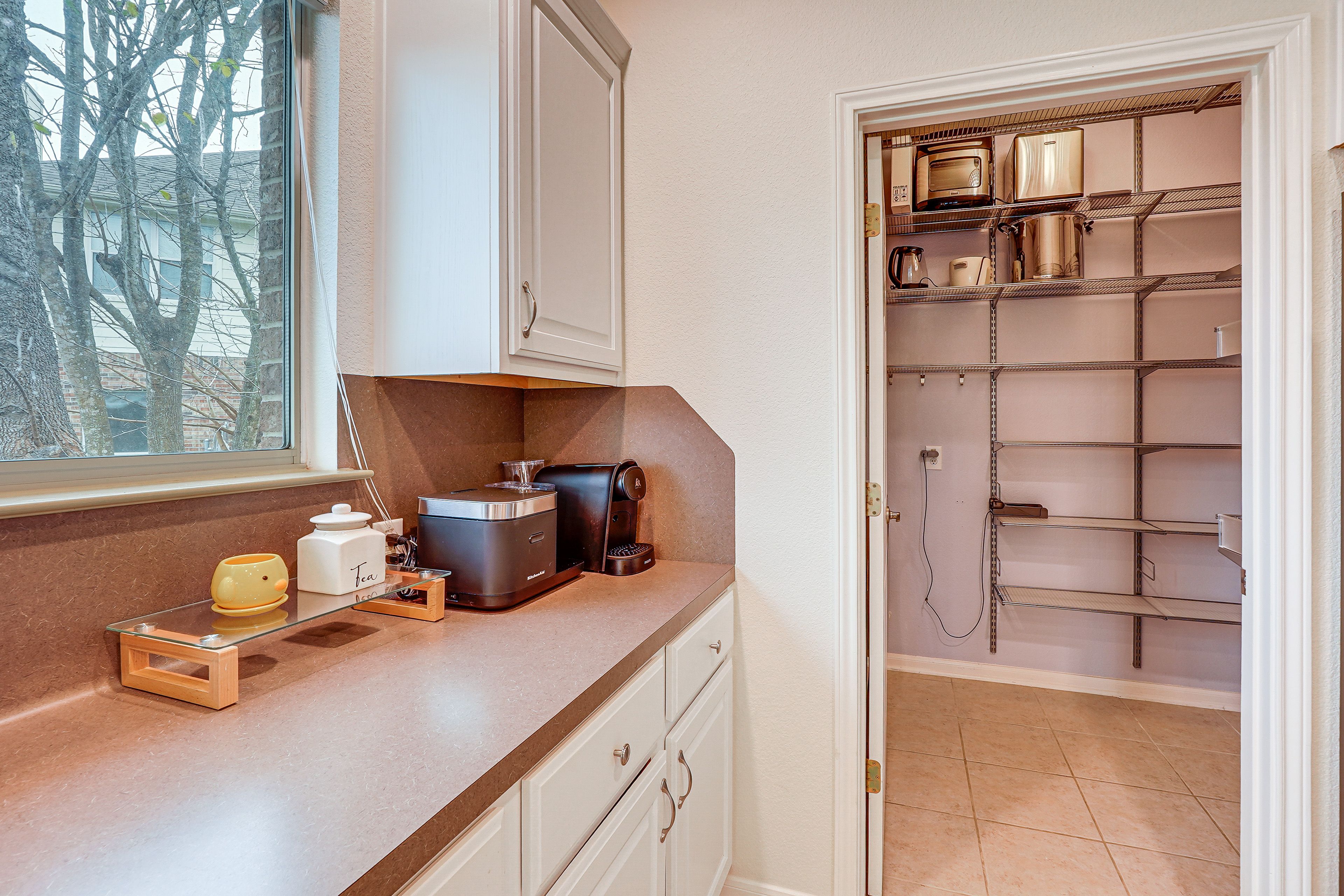 Kitchen | Stove/Oven | Dishwasher | Refrigerator | 1st Floor