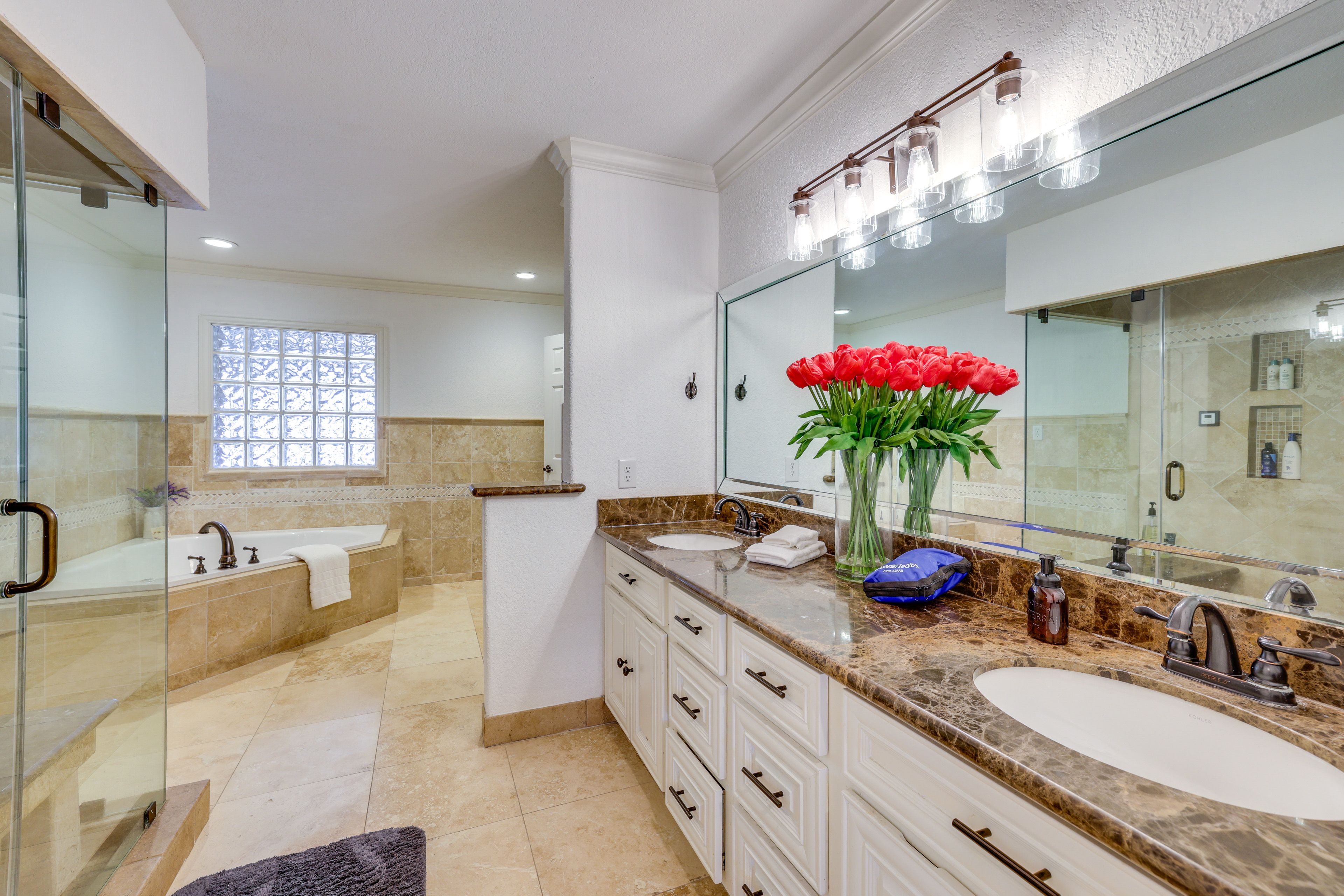 En-Suite Bathroom | Jetted Tub | Shower