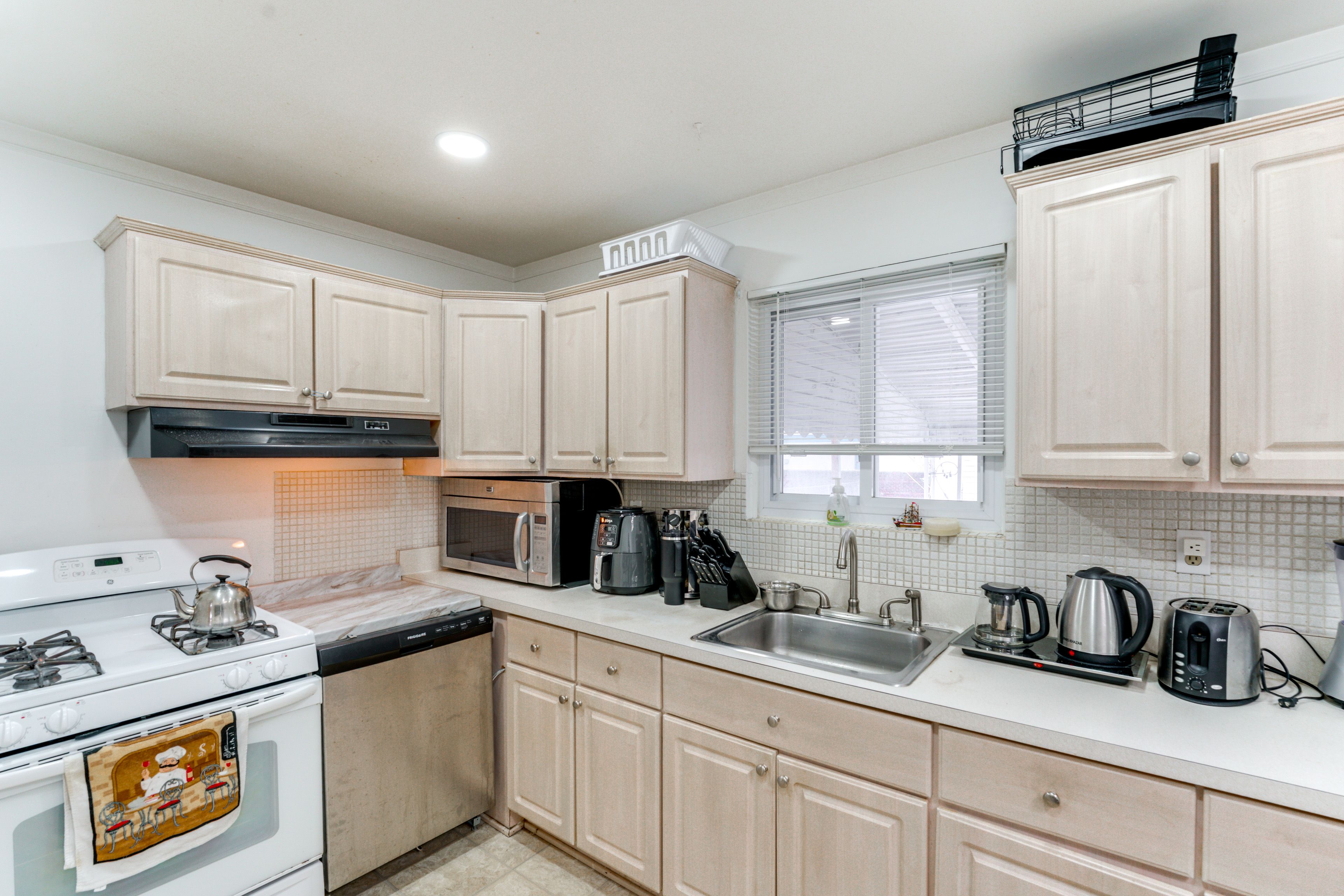 Kitchen | 1st Floor | Cooking Basics | Drip & Pod Coffee Makers | Air Fryer