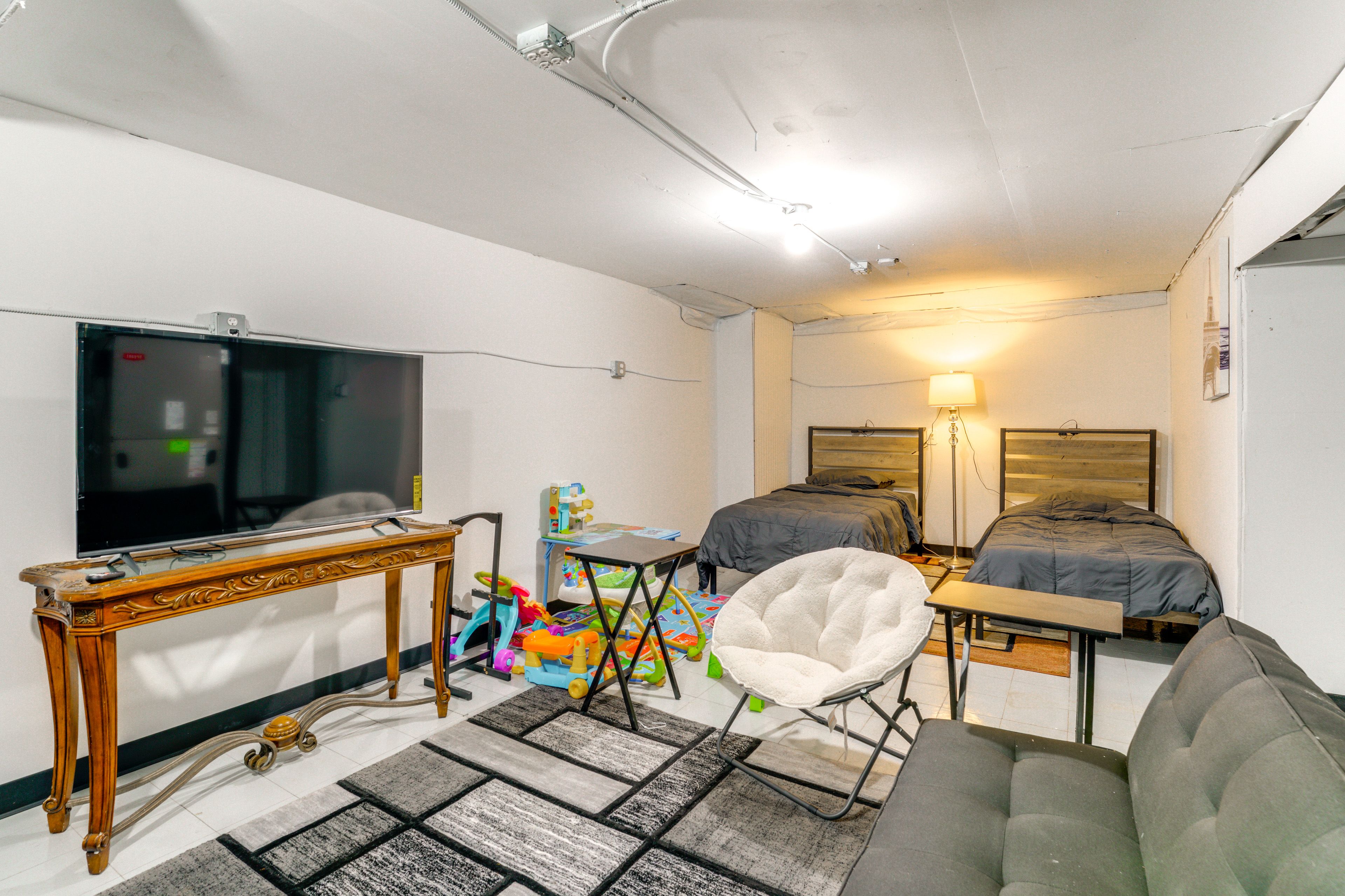 Game Area | Basement | 2 Twin Beds | Flat-Screen TV | Children's Toys