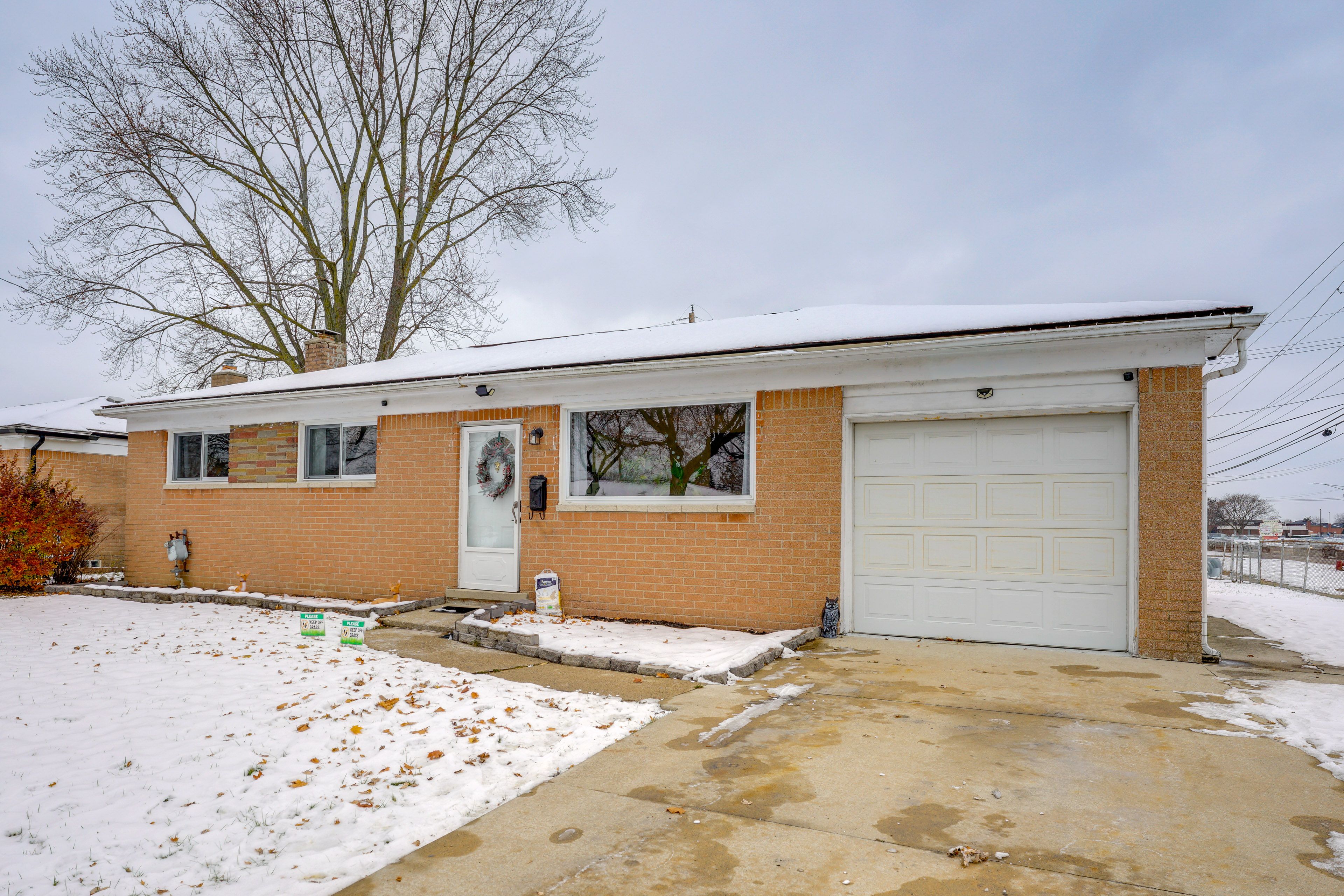 Parking | Driveway (4 Vehicles) | Street Parking (2 Vehicles)
