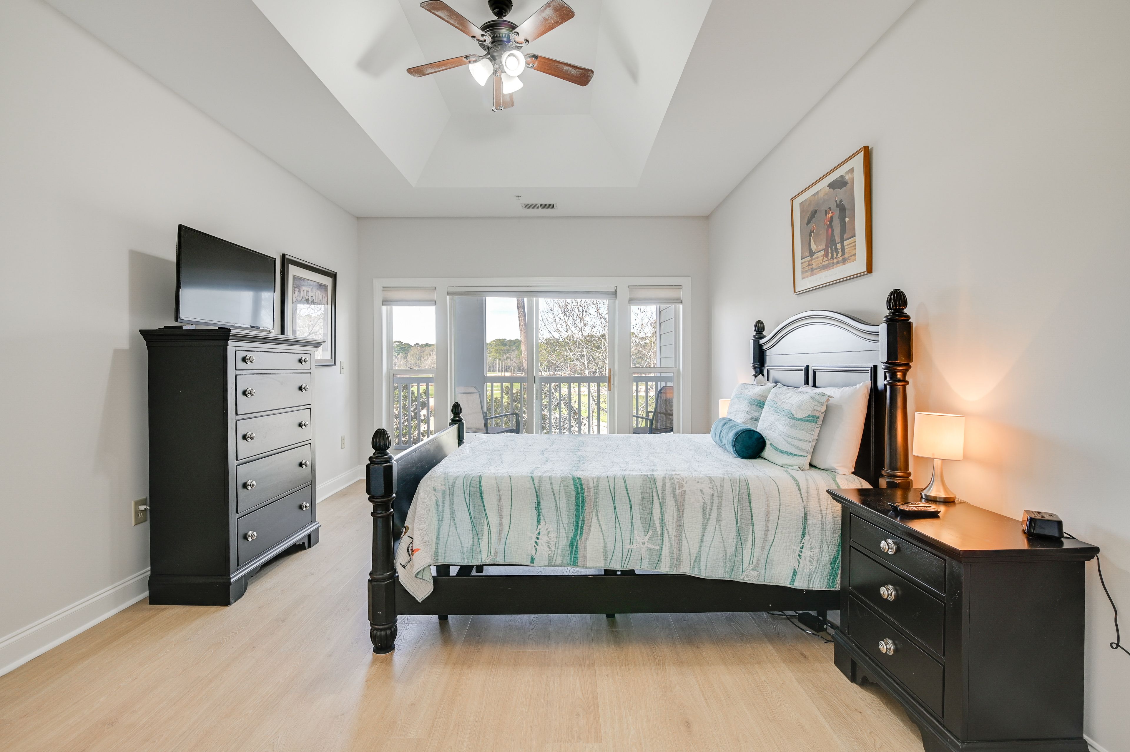 Bedroom 1 | Queen Bed