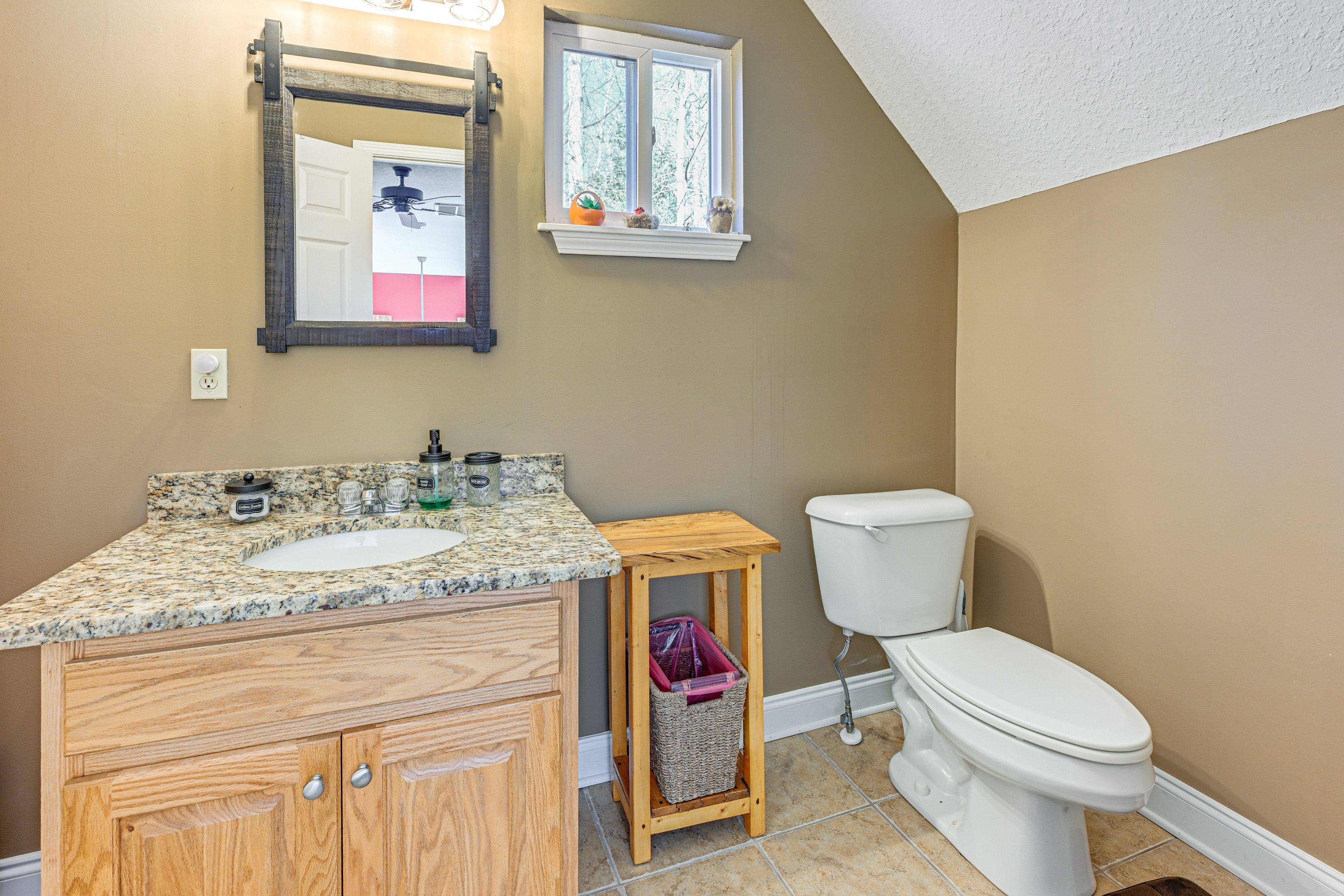 Full Bathroom | Upper Level