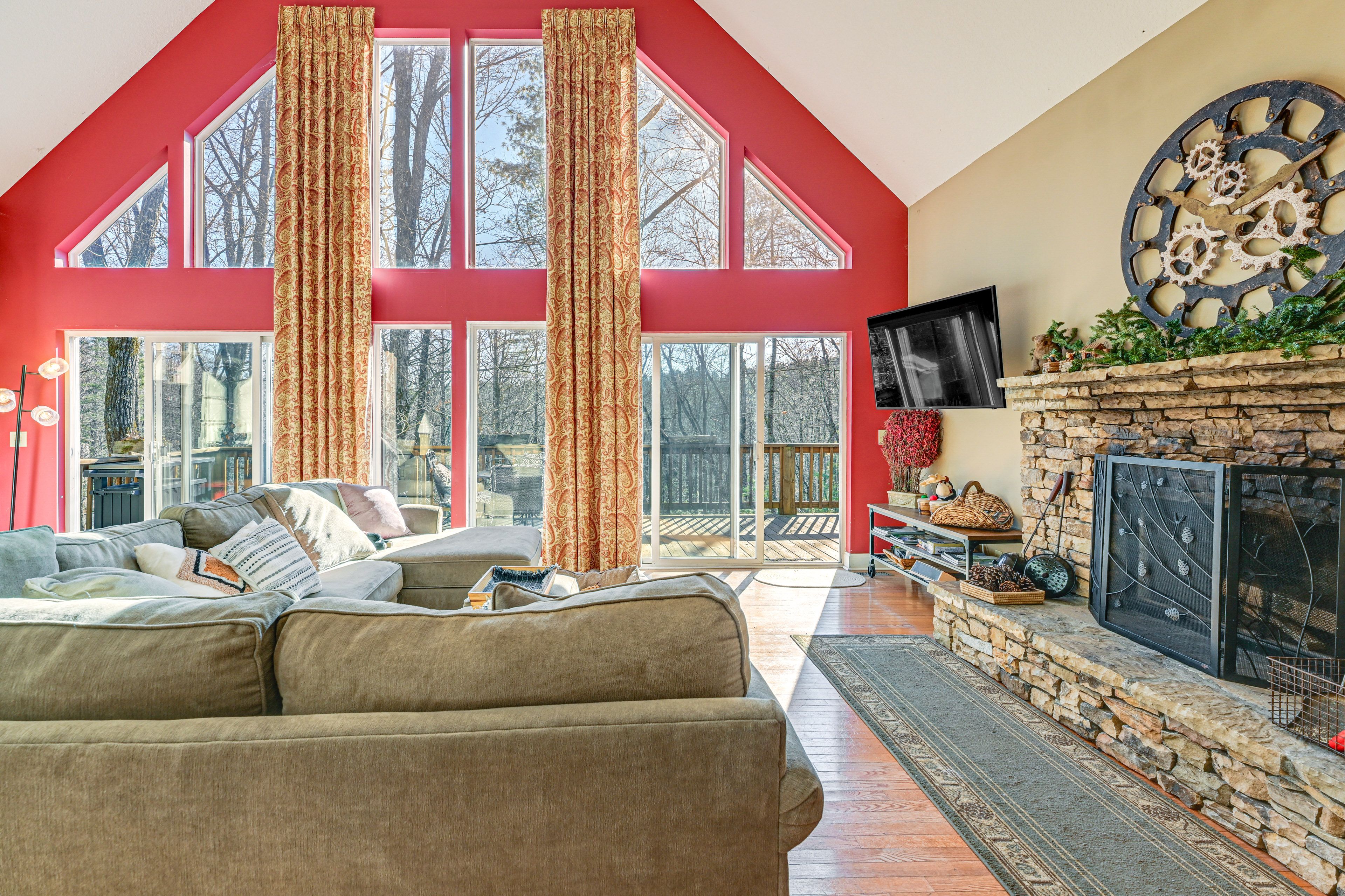 Living Room | Main Level | Smart TV | Wood-Burning Fireplace | Free WiFi