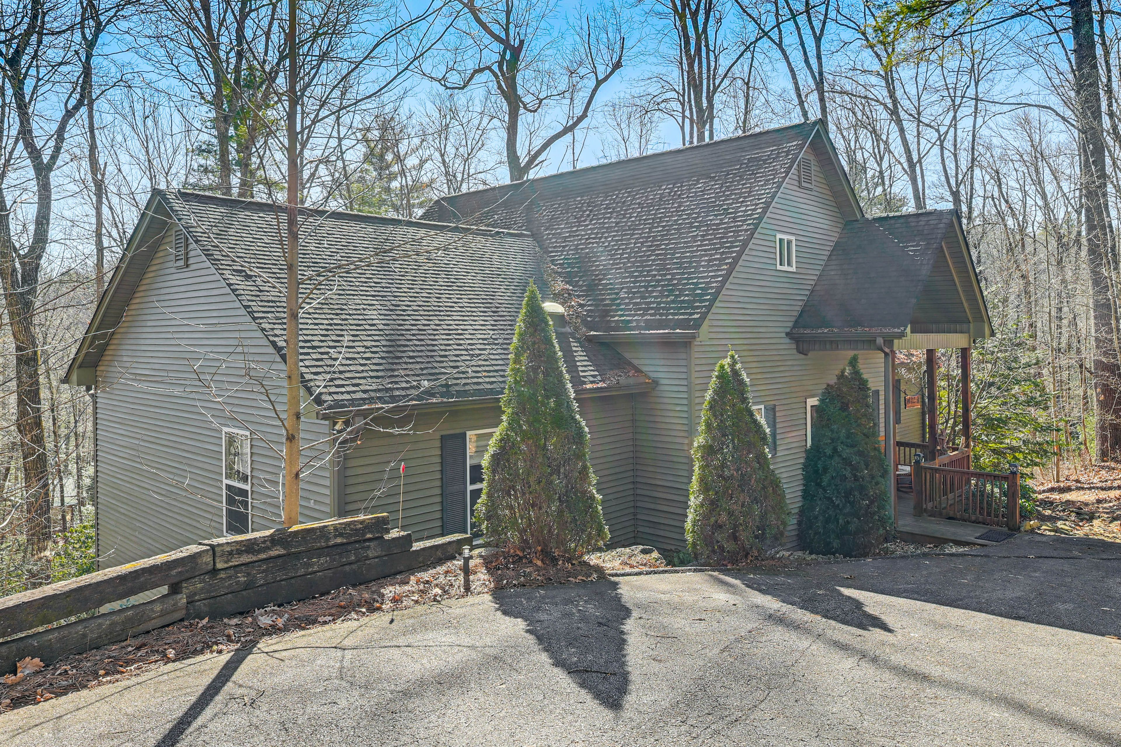 2-Level Home | In-Unit Laundry