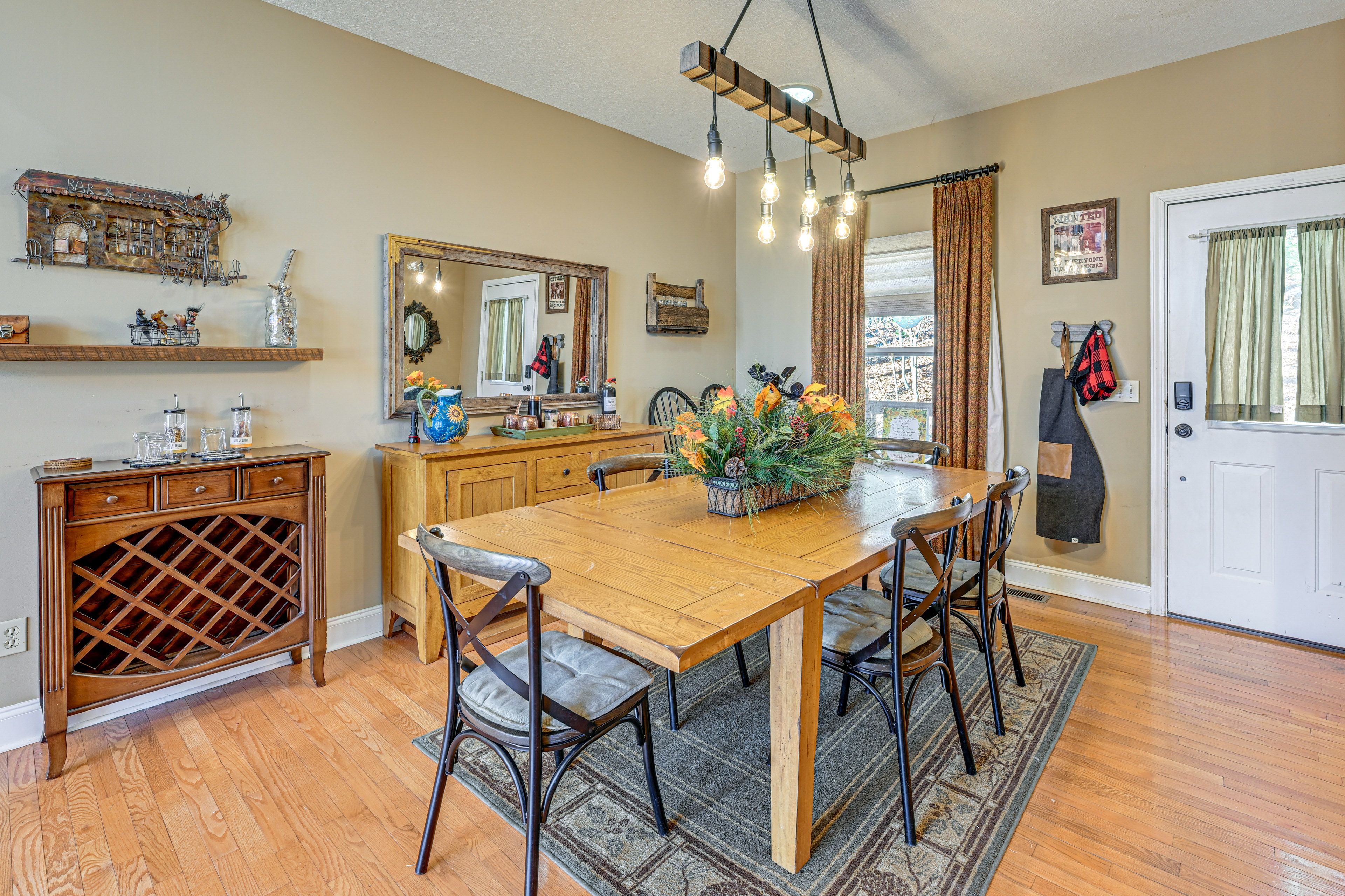 Dining Area | Main Level