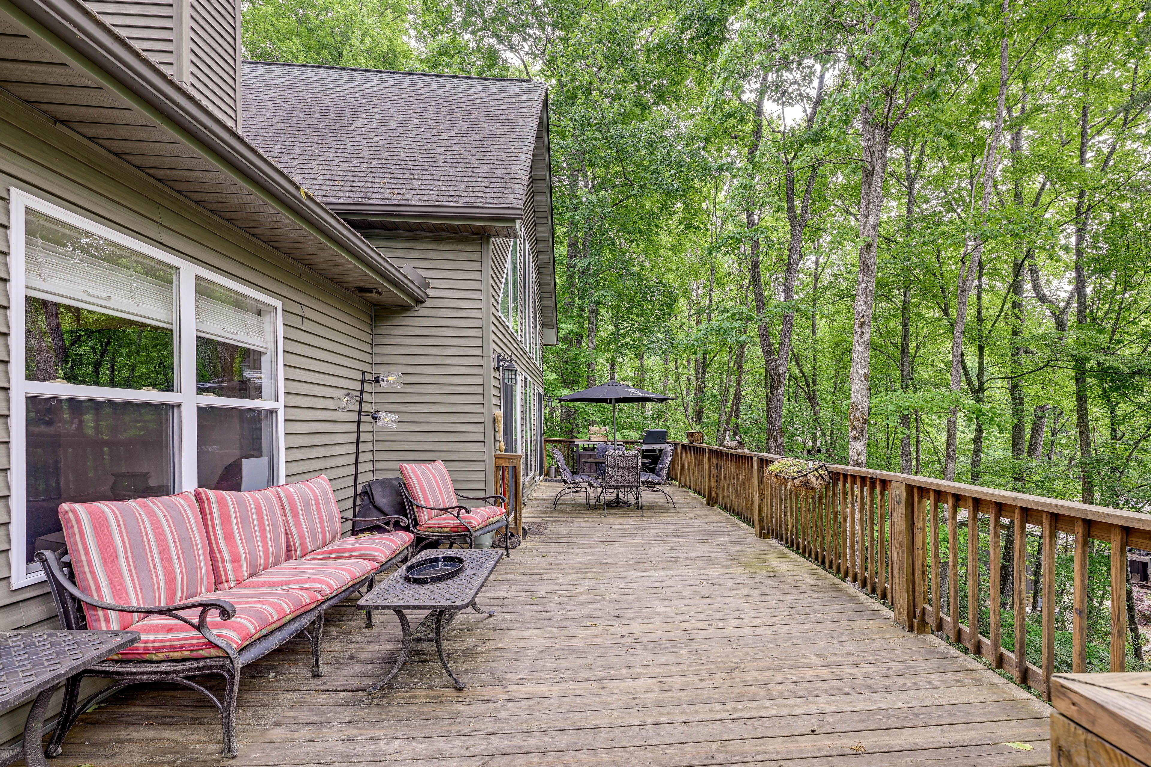 Deck | 6 Mi to Gorges State Park