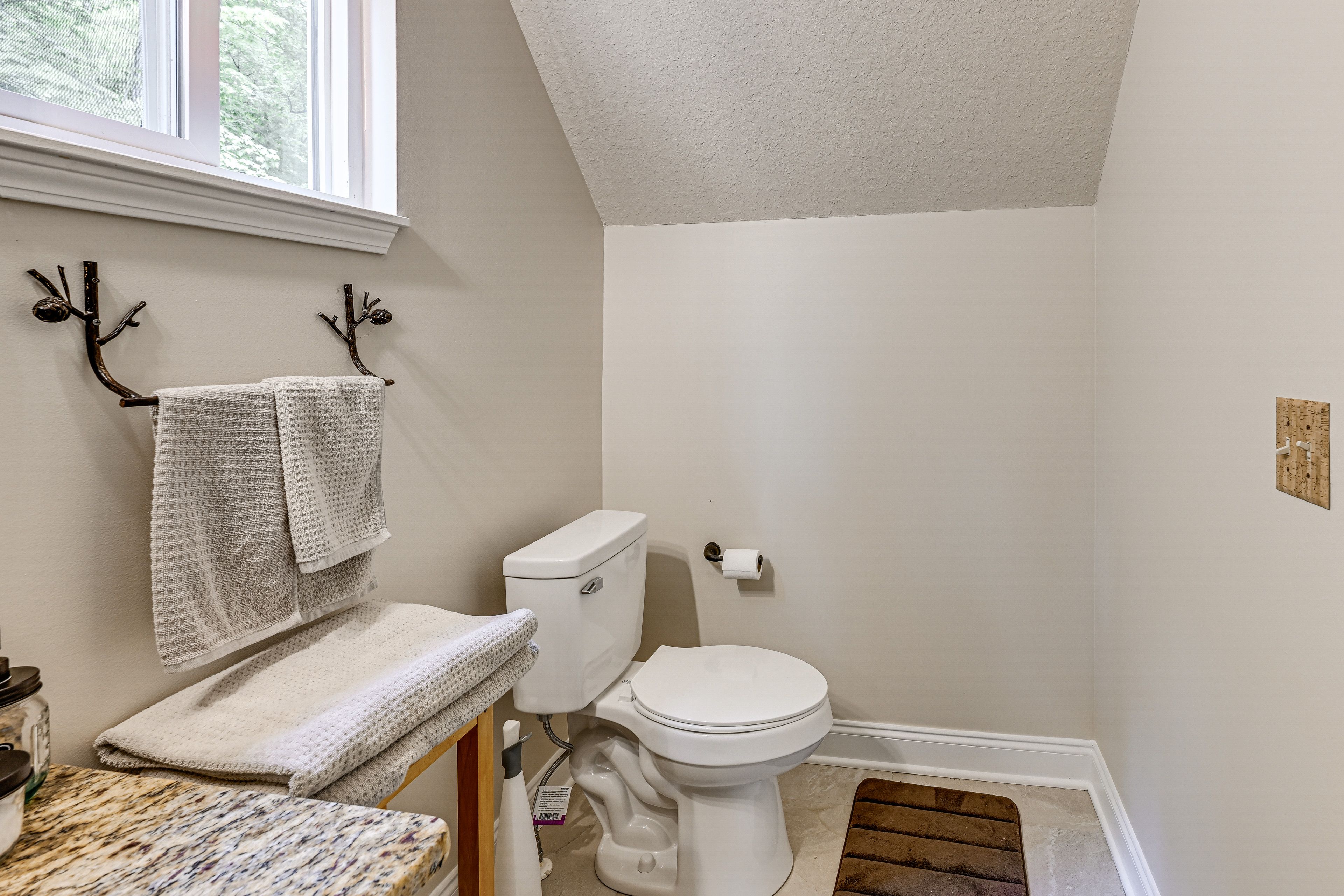 Full Bathroom | Upper Level