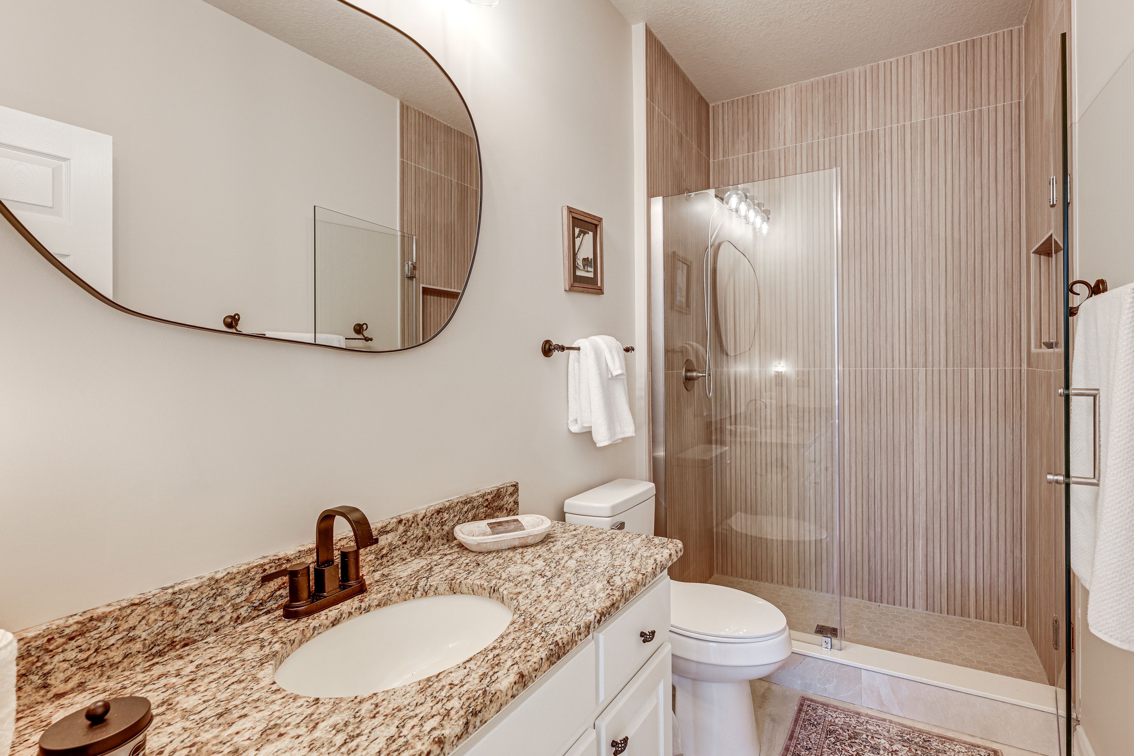 Full Bathroom | Main Level | Complimentary Toiletries | Hair Dryer