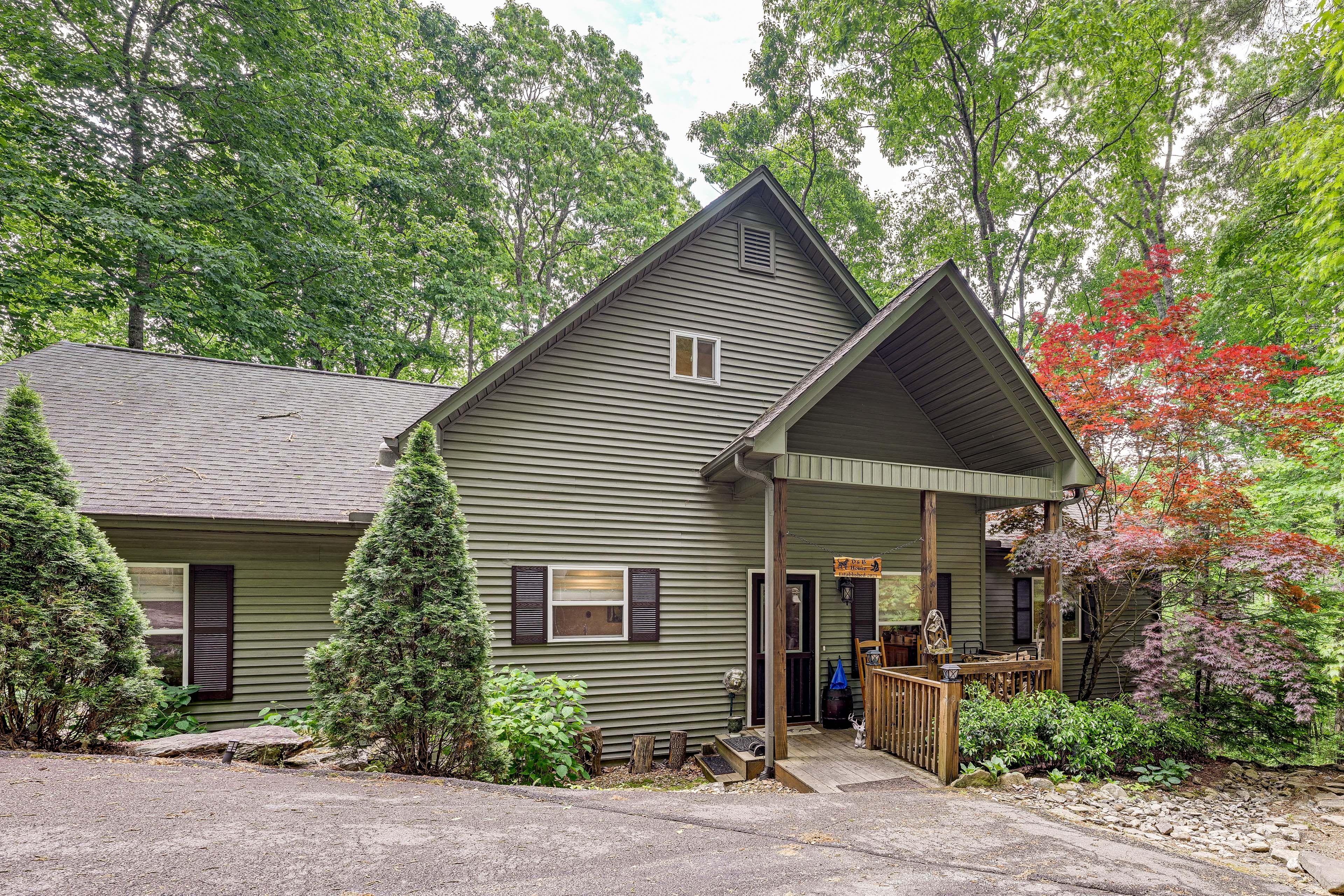 2-Level Home | In-Unit Laundry