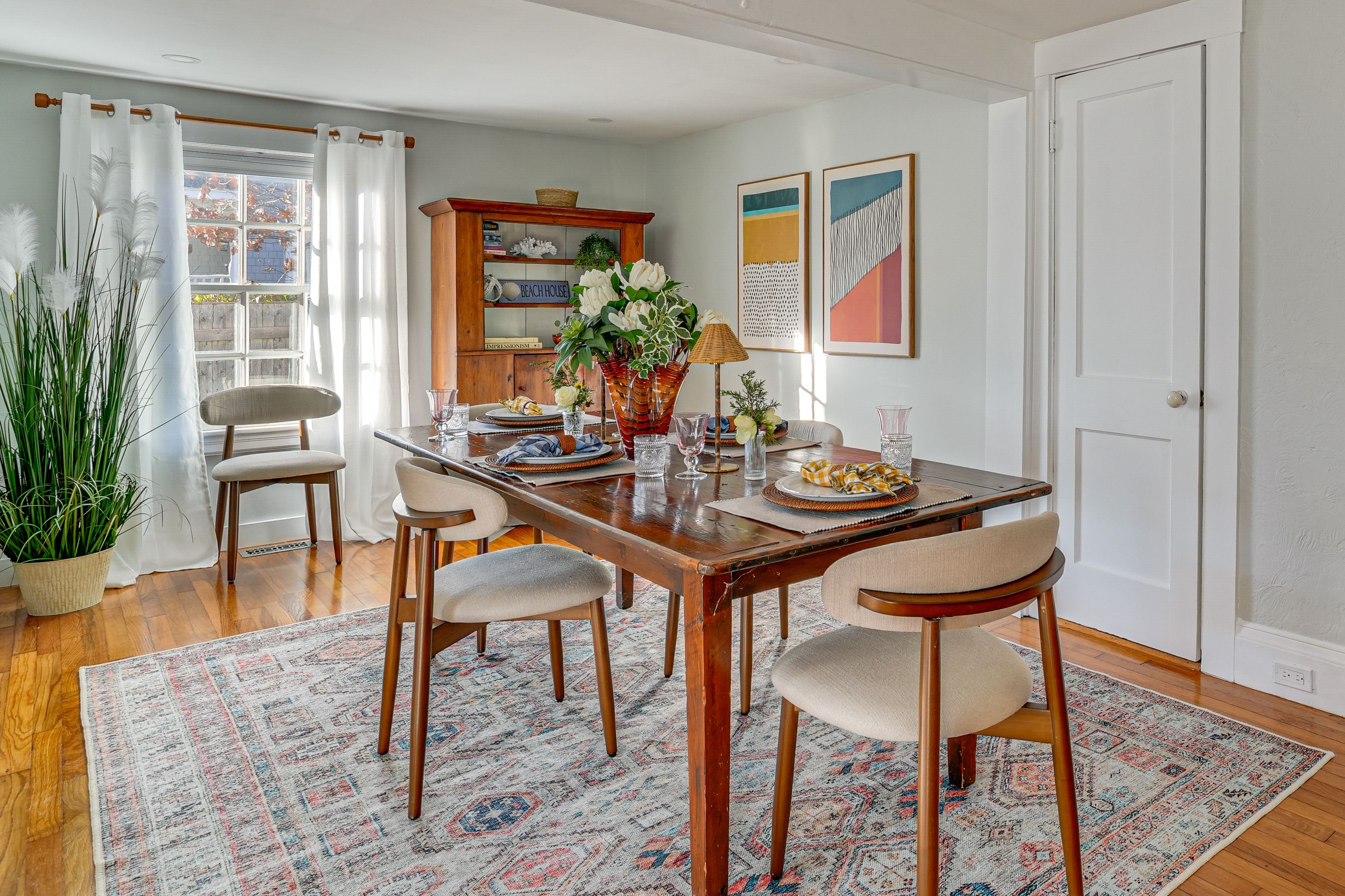 Dining Area | Single-Story Home | Central Heating | Free WiFi